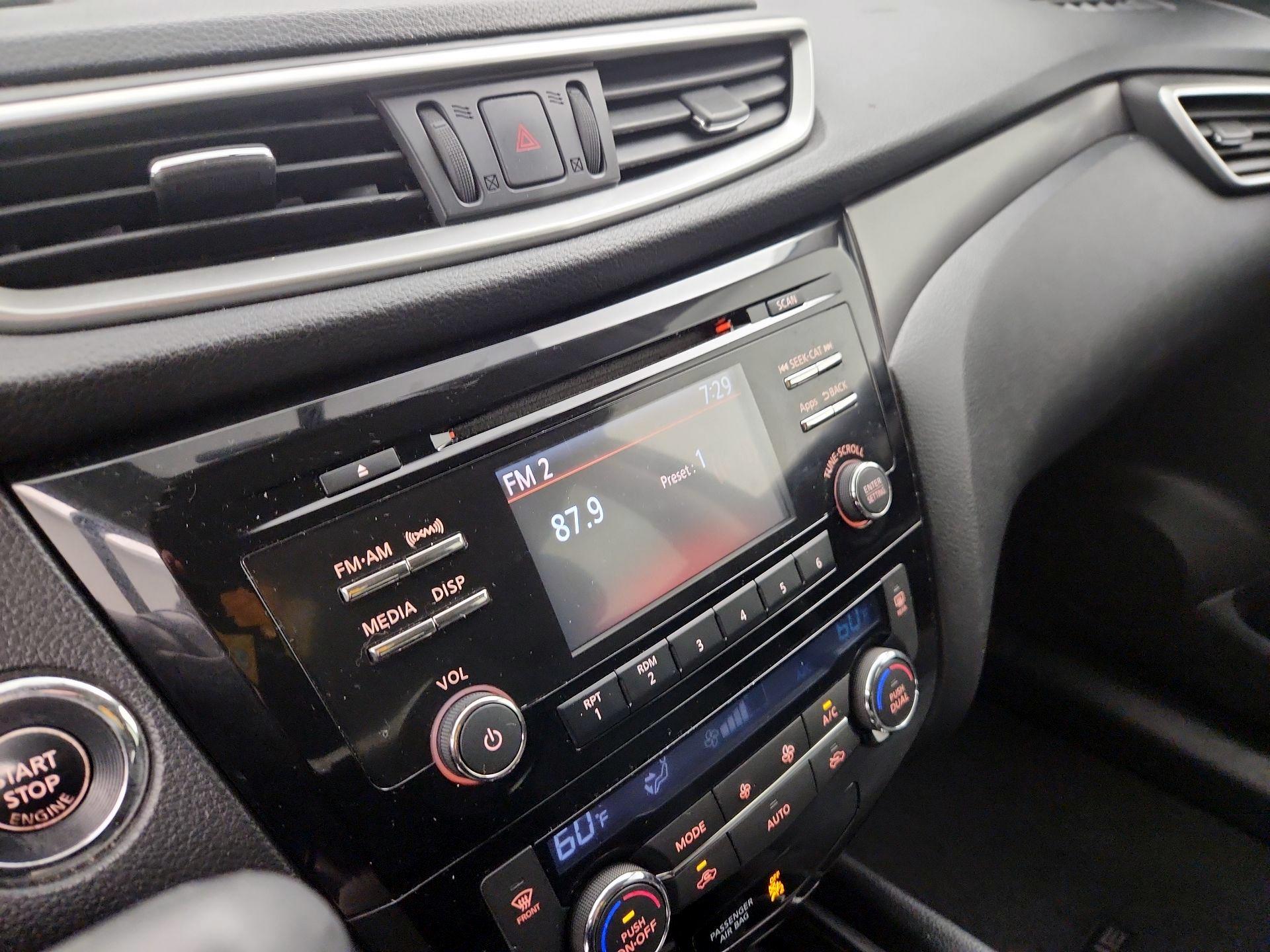 Thumbnail: 2016 Nissan Rogue - 15