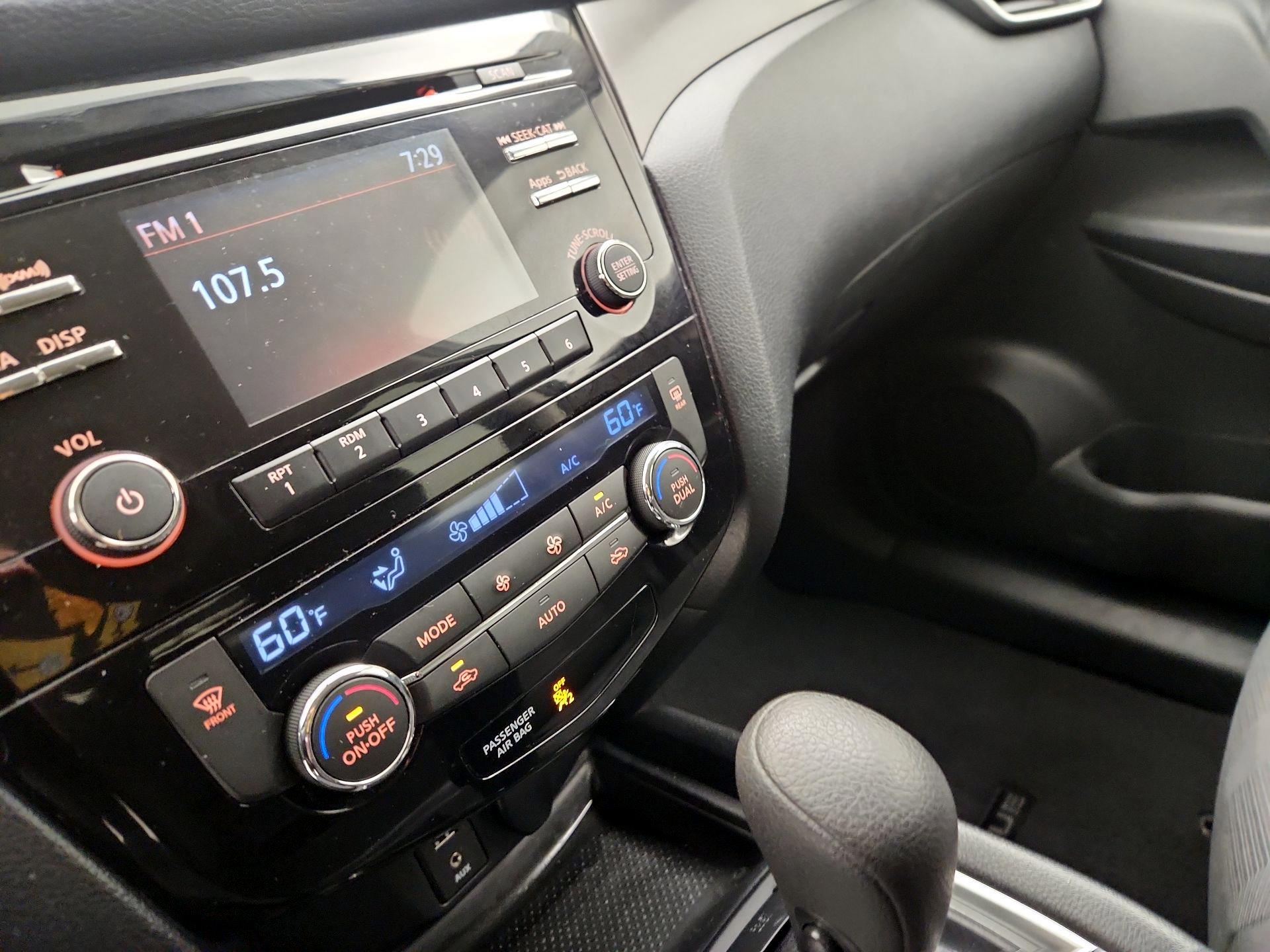 Thumbnail: 2016 Nissan Rogue - 16