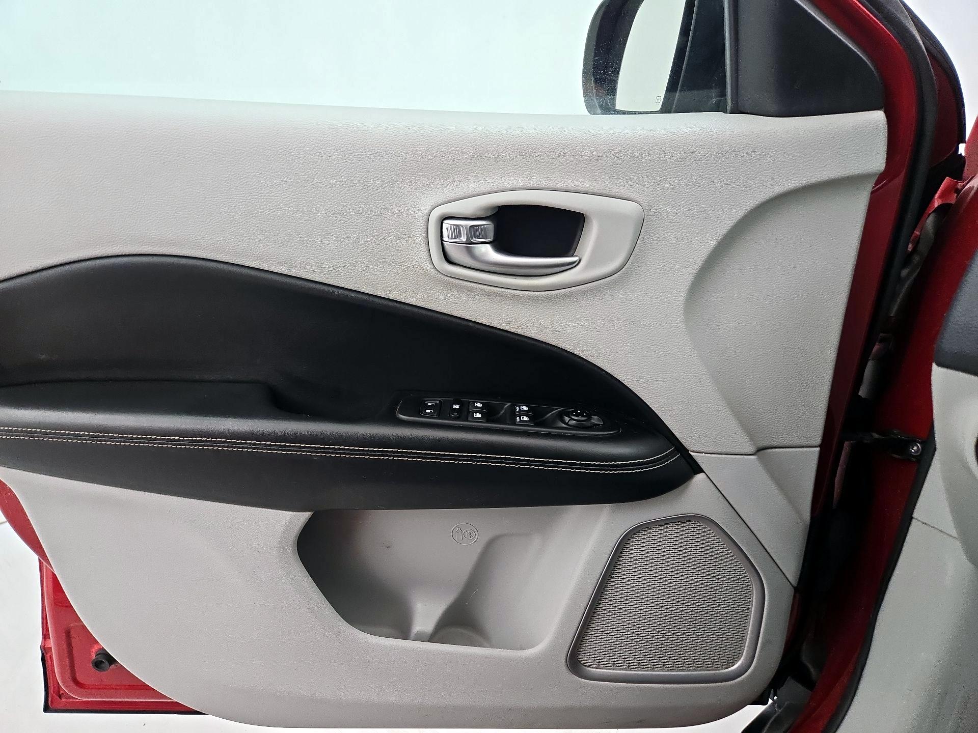 Thumbnail: 2017 Jeep Compass - 12