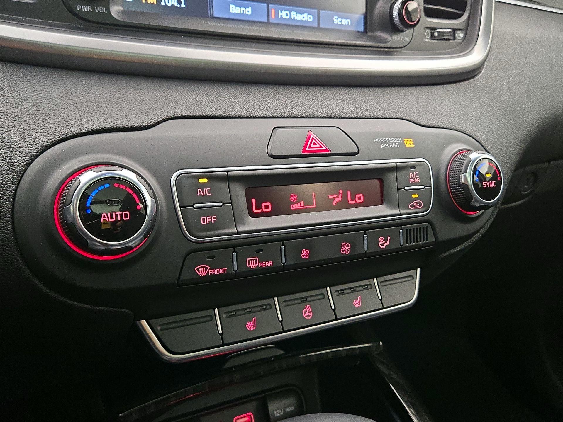 Thumbnail: 2019 Kia Sorento - 16