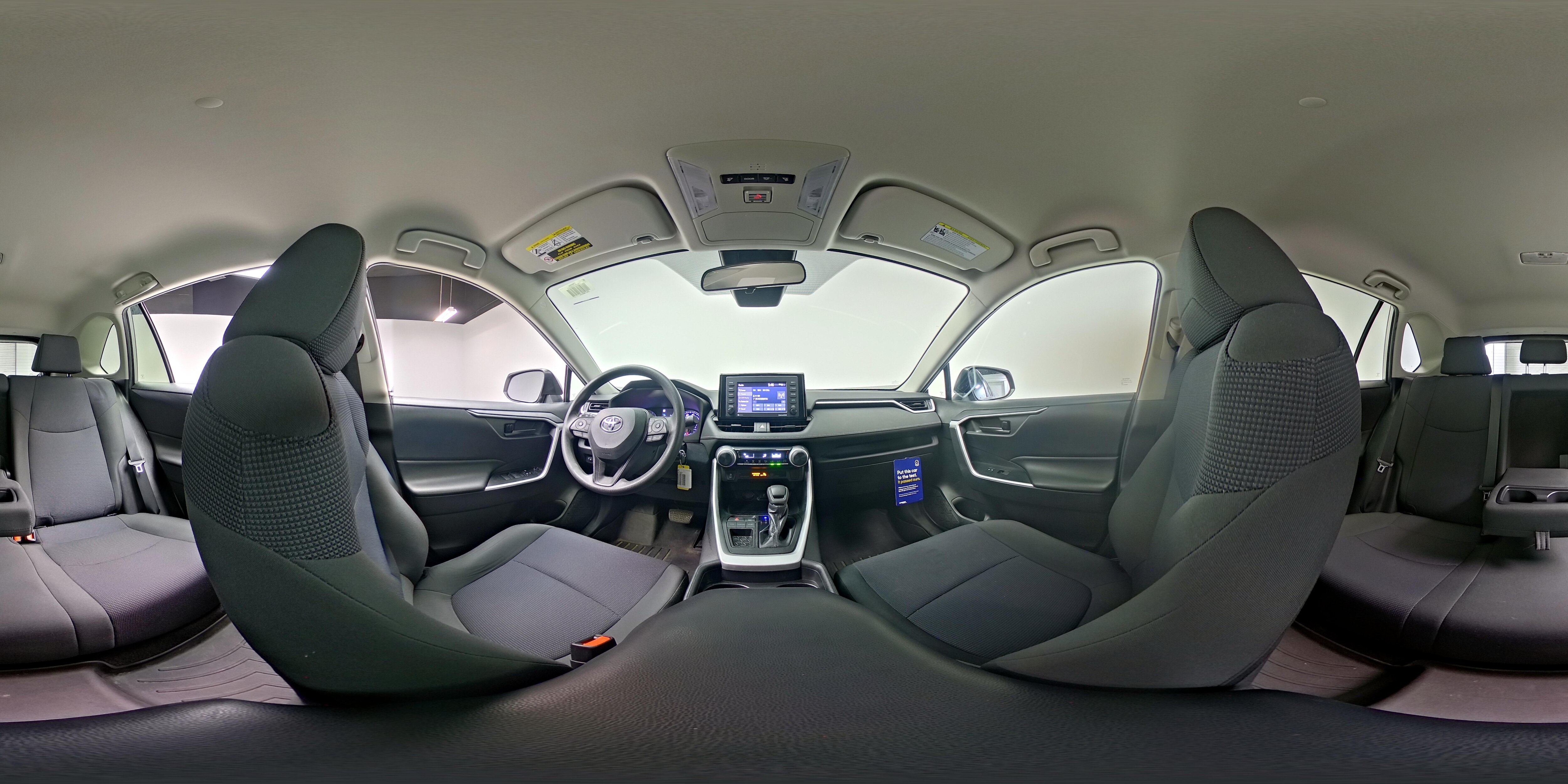 2020 Toyota RAV4 LE - Photo 24