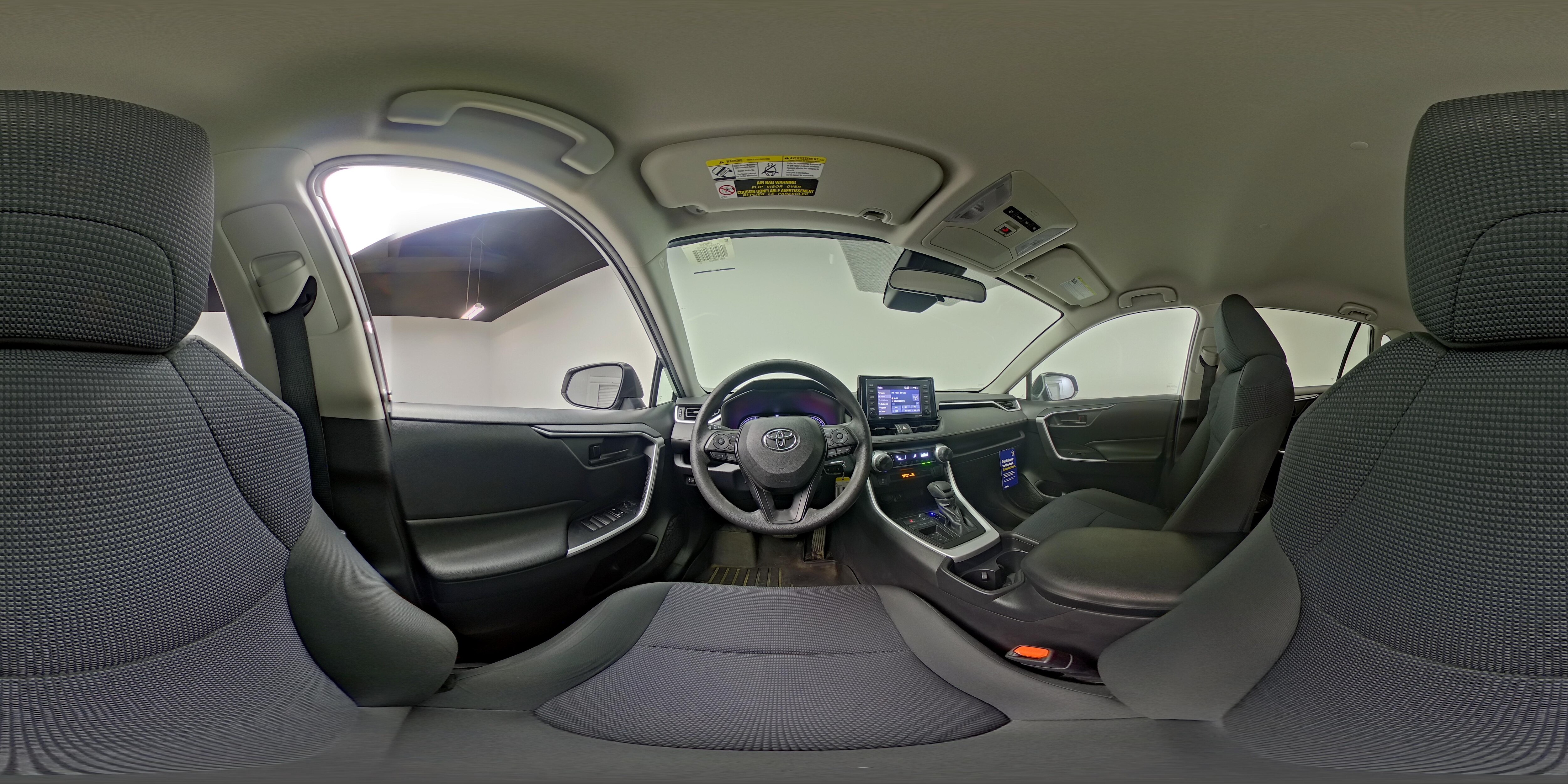 2020 Toyota RAV4 LE - Photo 26