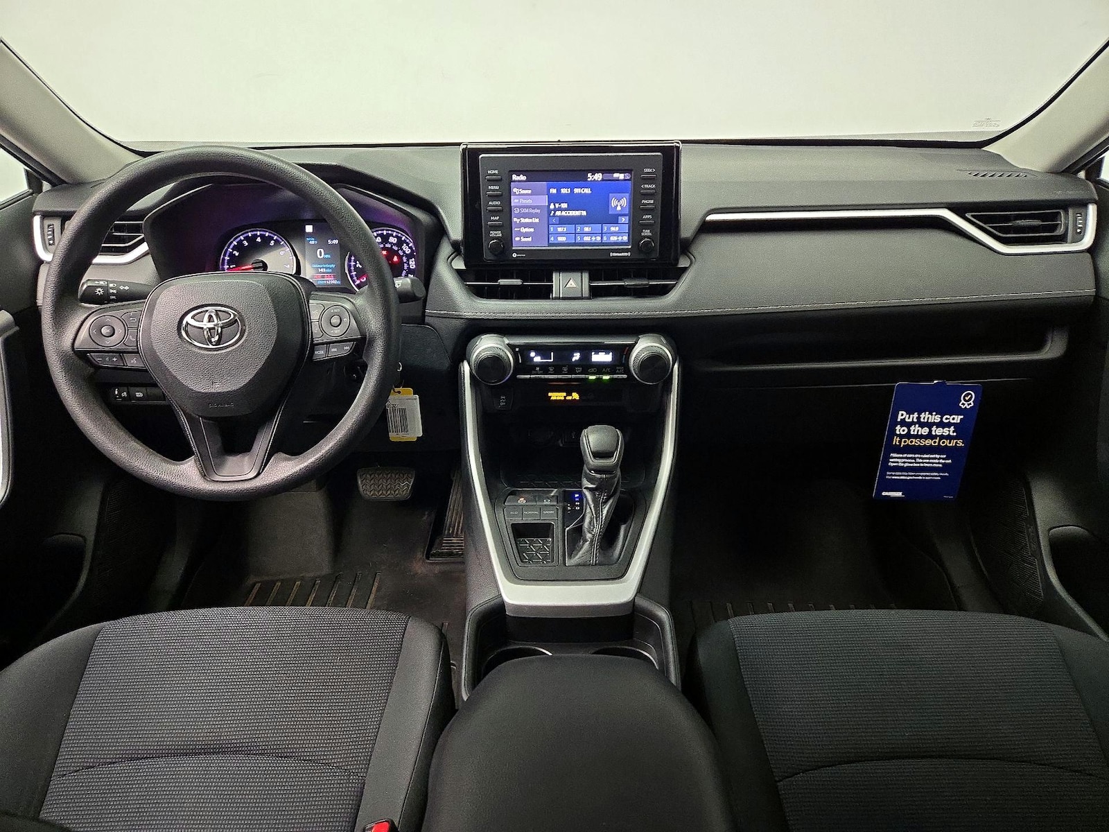 2020 Toyota RAV4 LE - Photo 10
