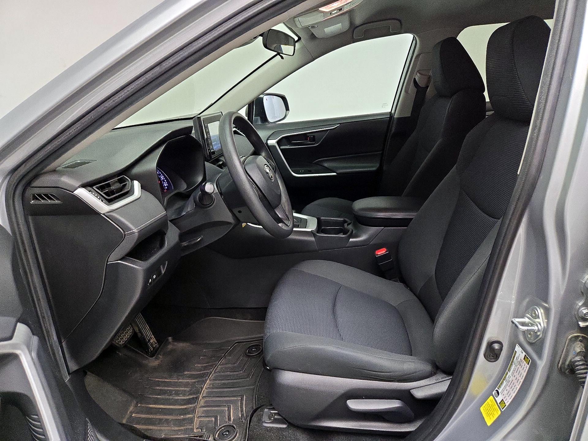 Thumbnail: 2020 Toyota RAV4 - 11