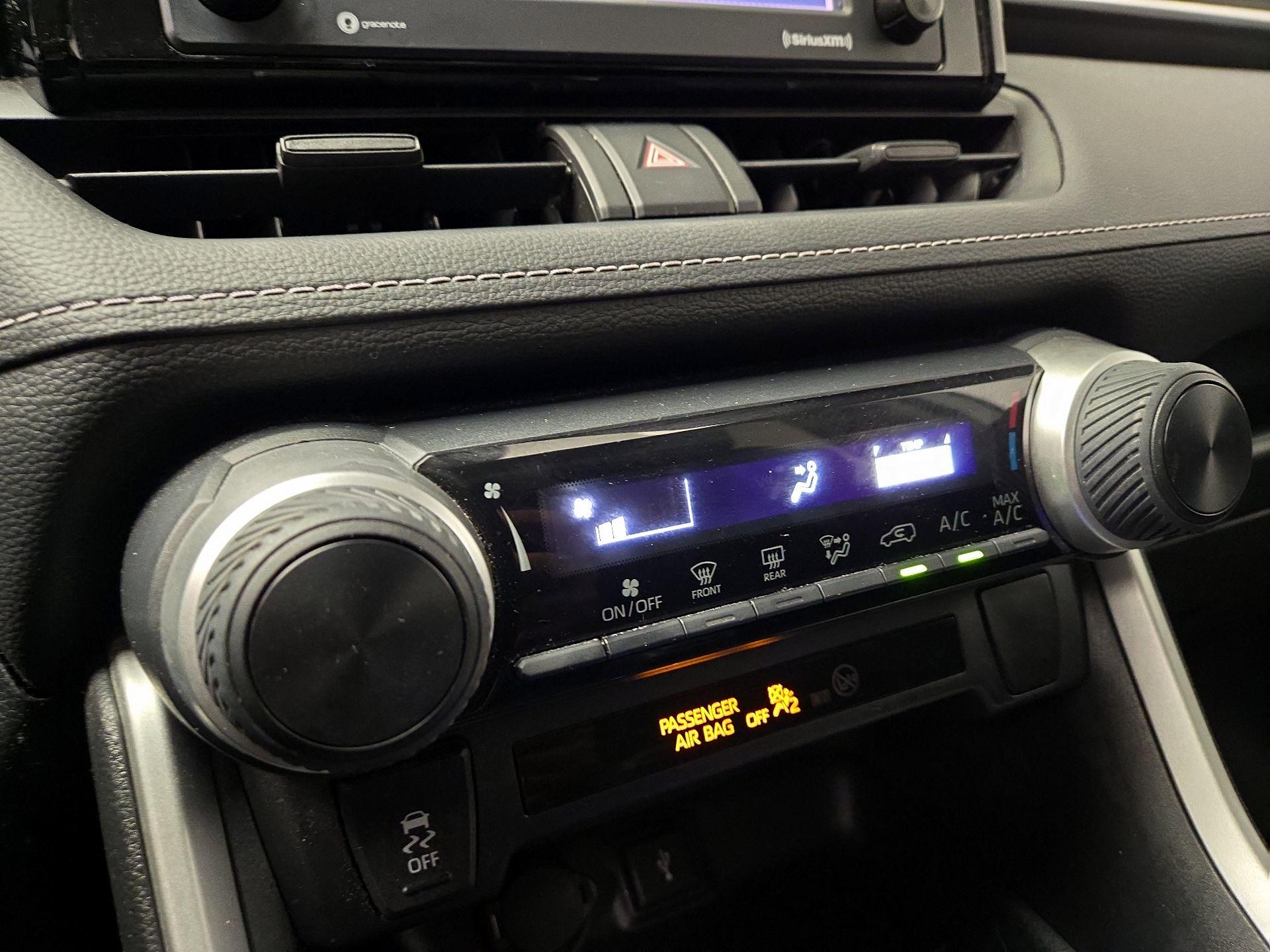 Thumbnail: 2020 Toyota RAV4 - 16