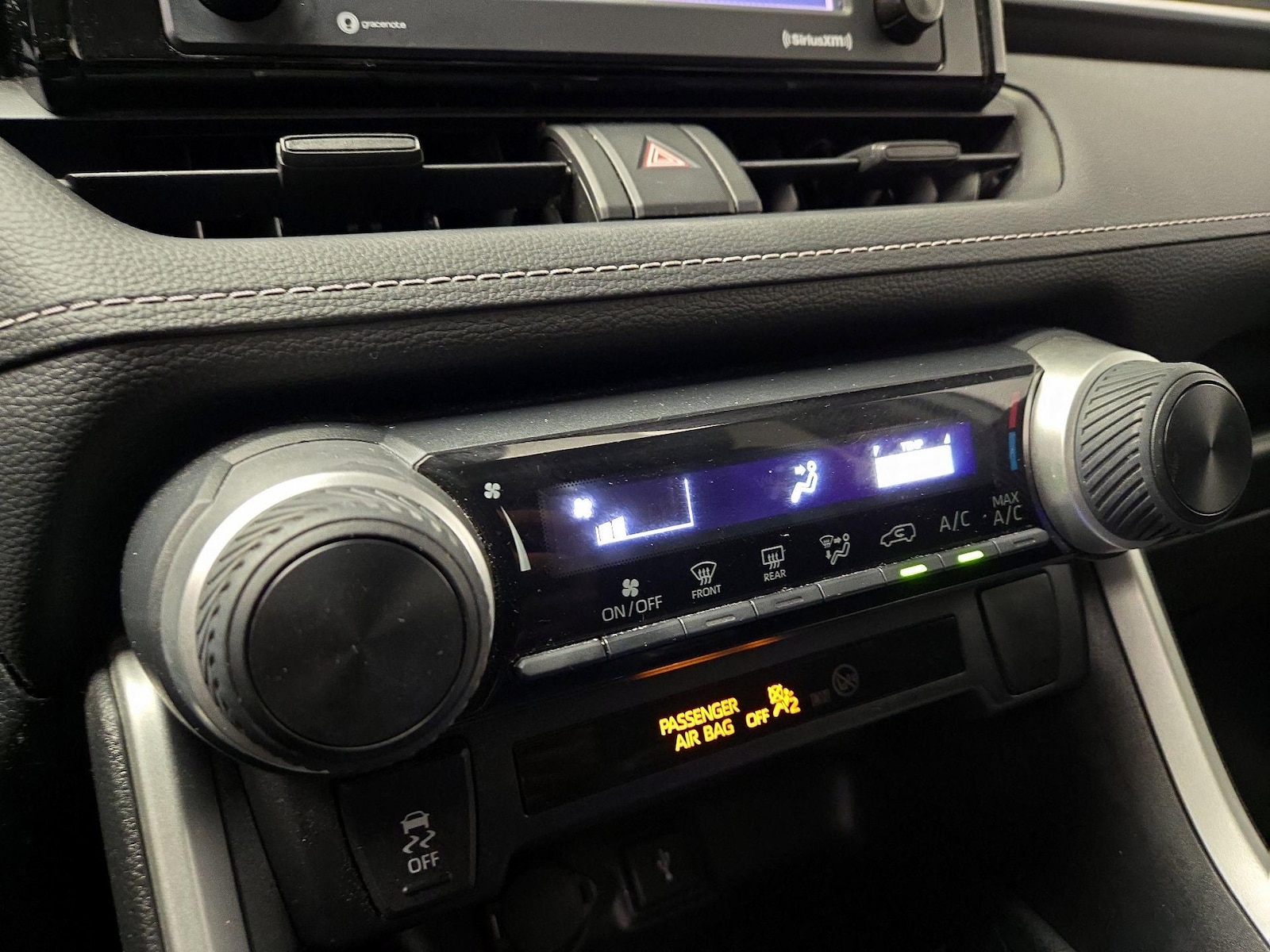 2020 Toyota RAV4 LE - Photo 17