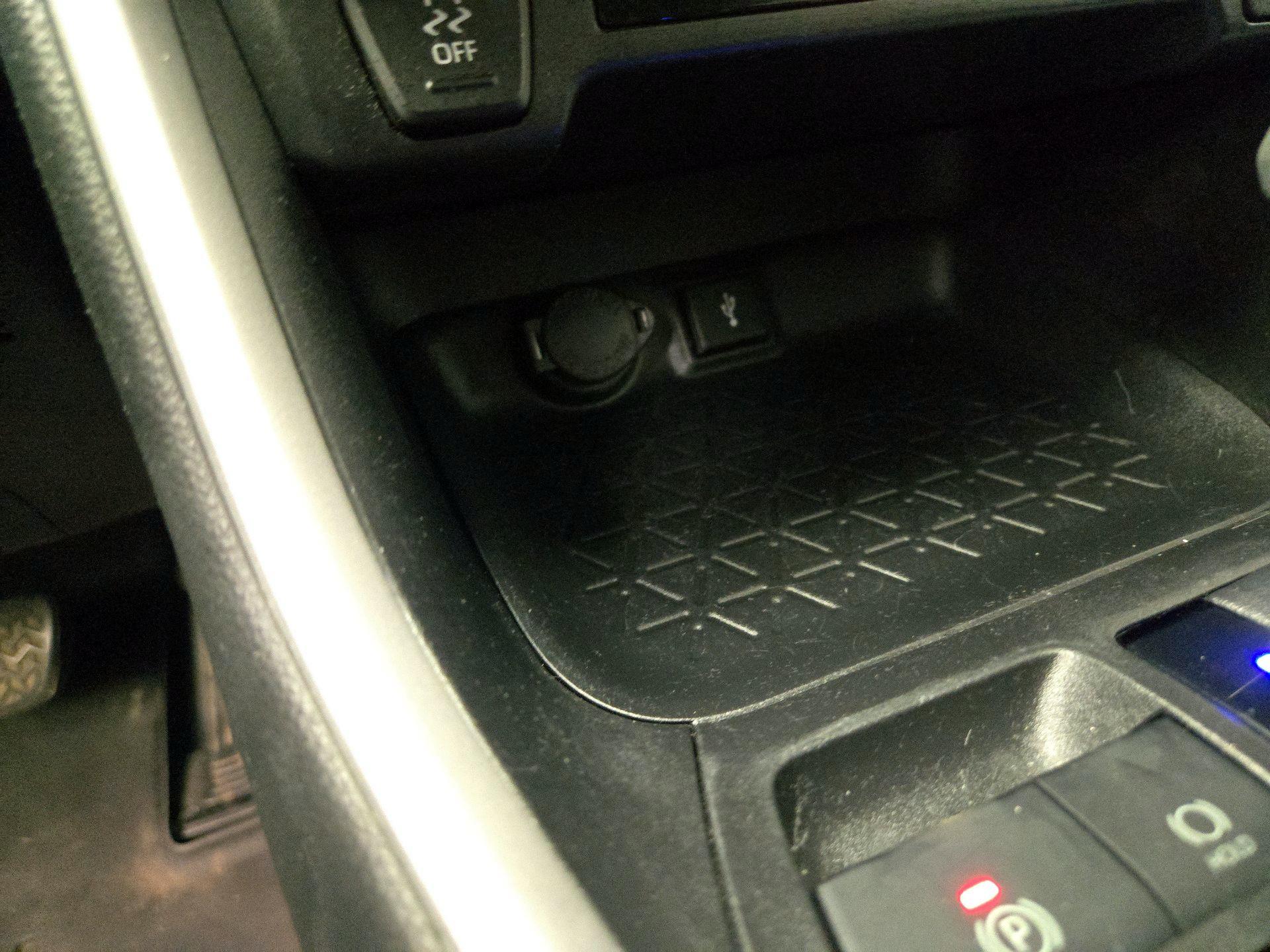 Thumbnail: 2020 Toyota RAV4 - 18