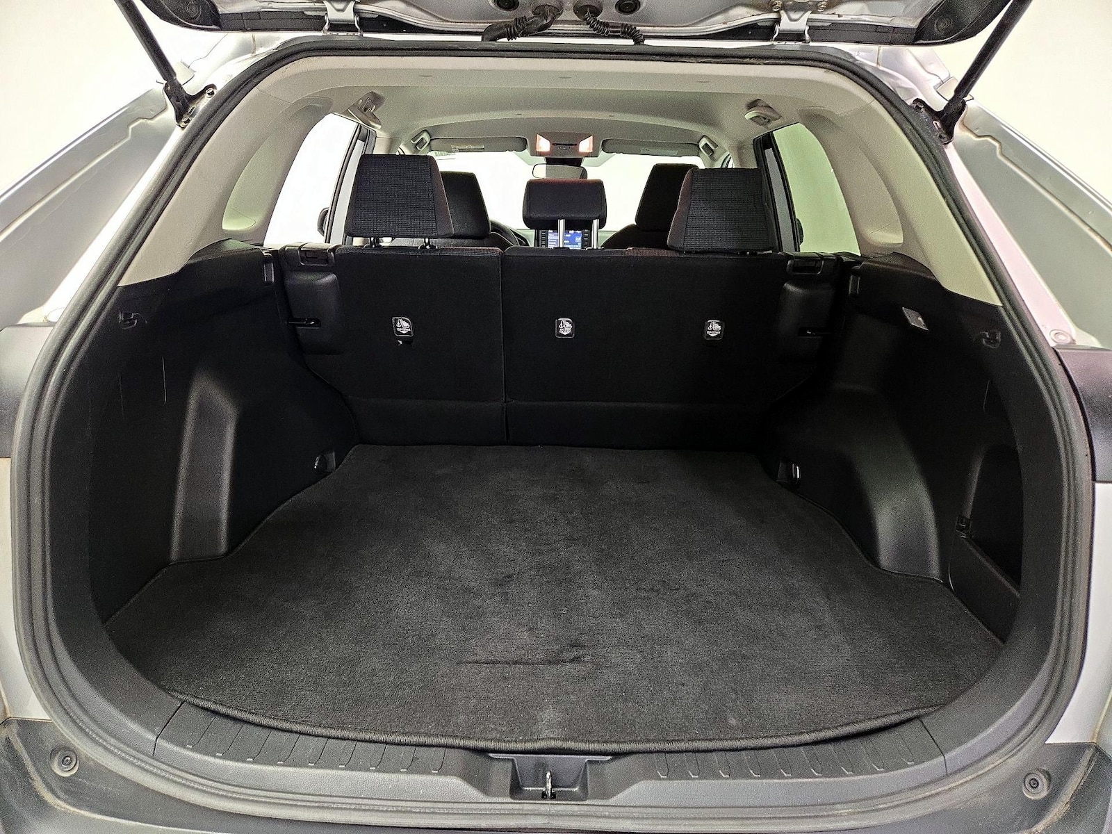 2020 Toyota RAV4 LE - Photo 21