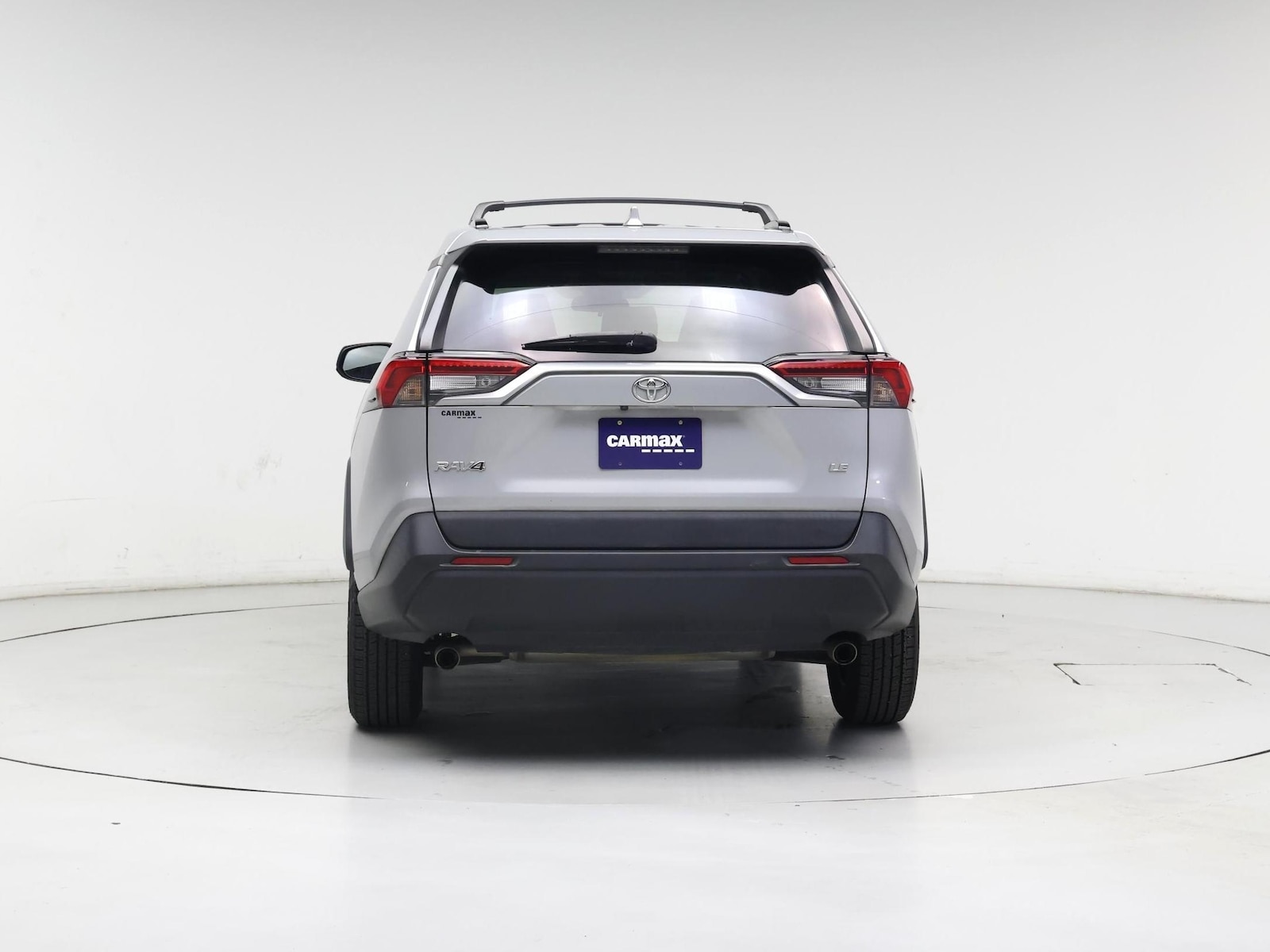 2020 Toyota RAV4 LE - Photo 7
