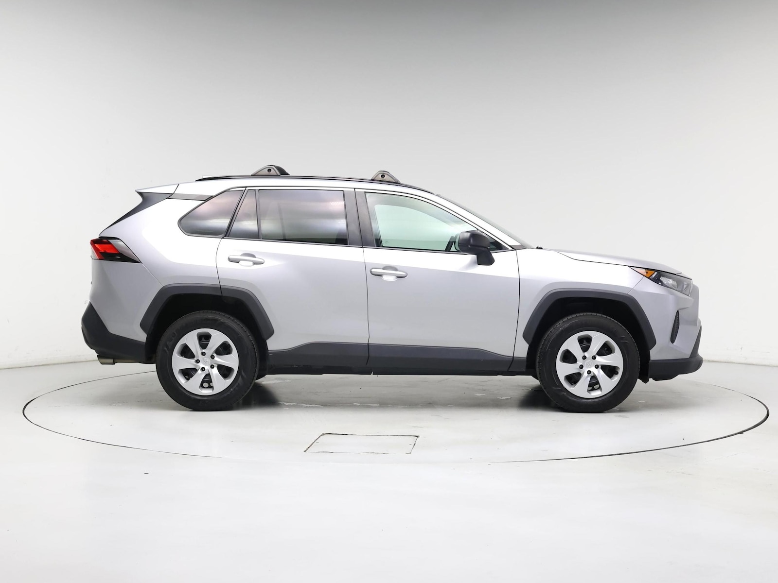 2020 Toyota RAV4 LE - Photo 8