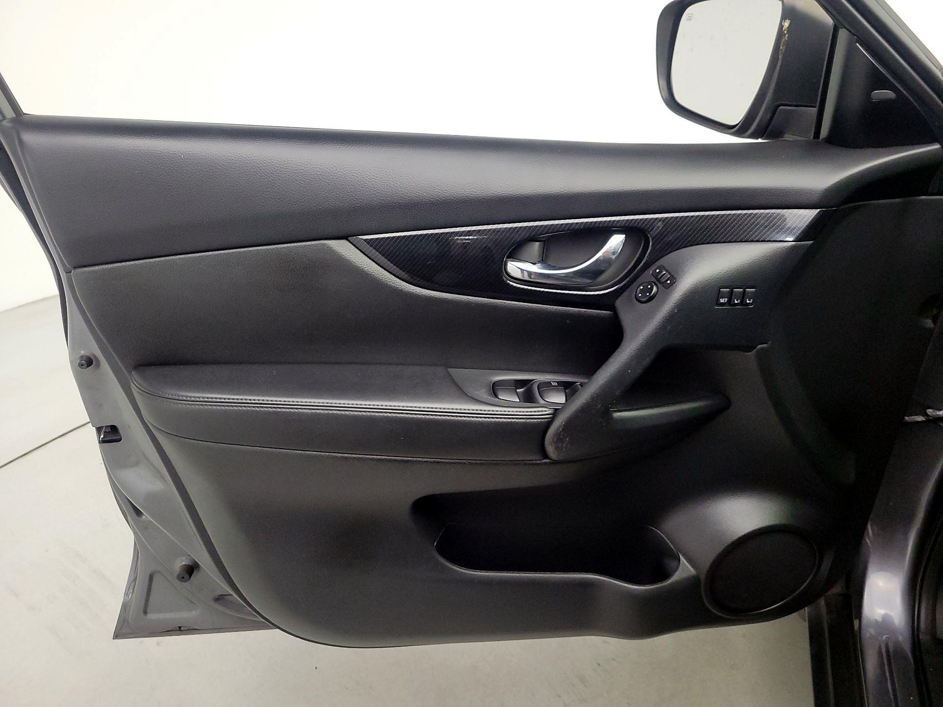 Thumbnail: 2020 Nissan Rogue - 12