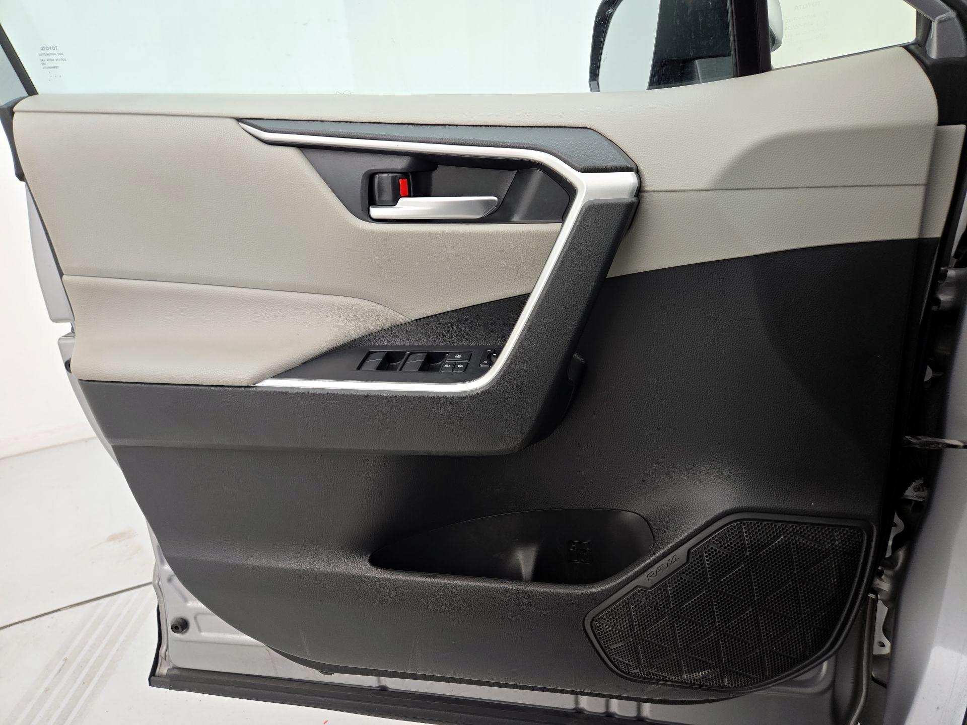 Thumbnail: 2021 Toyota RAV4 - 12