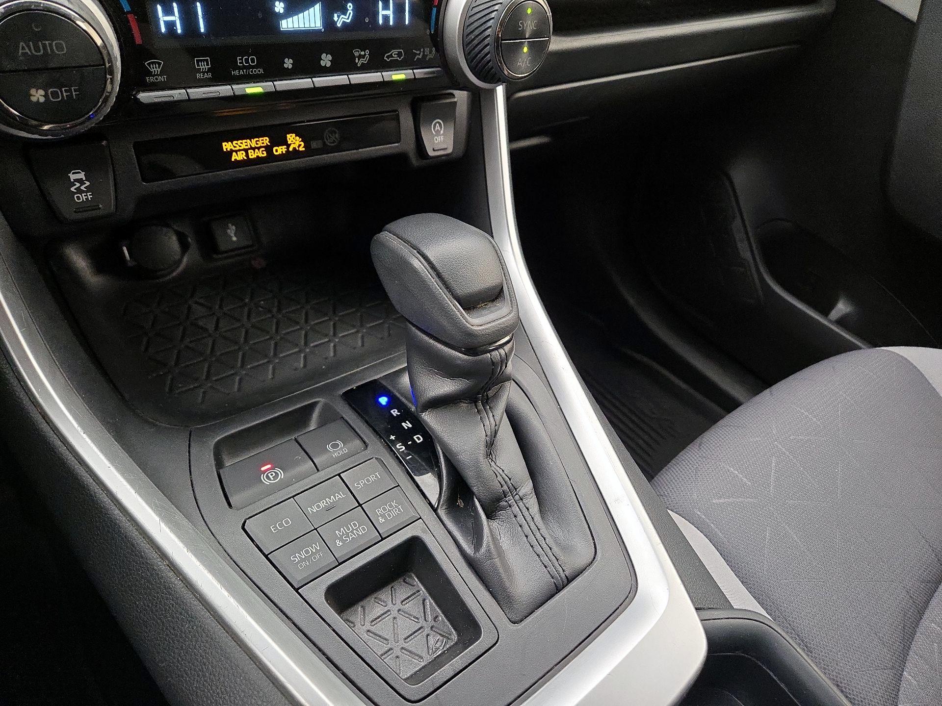 Thumbnail: 2021 Toyota RAV4 - 17