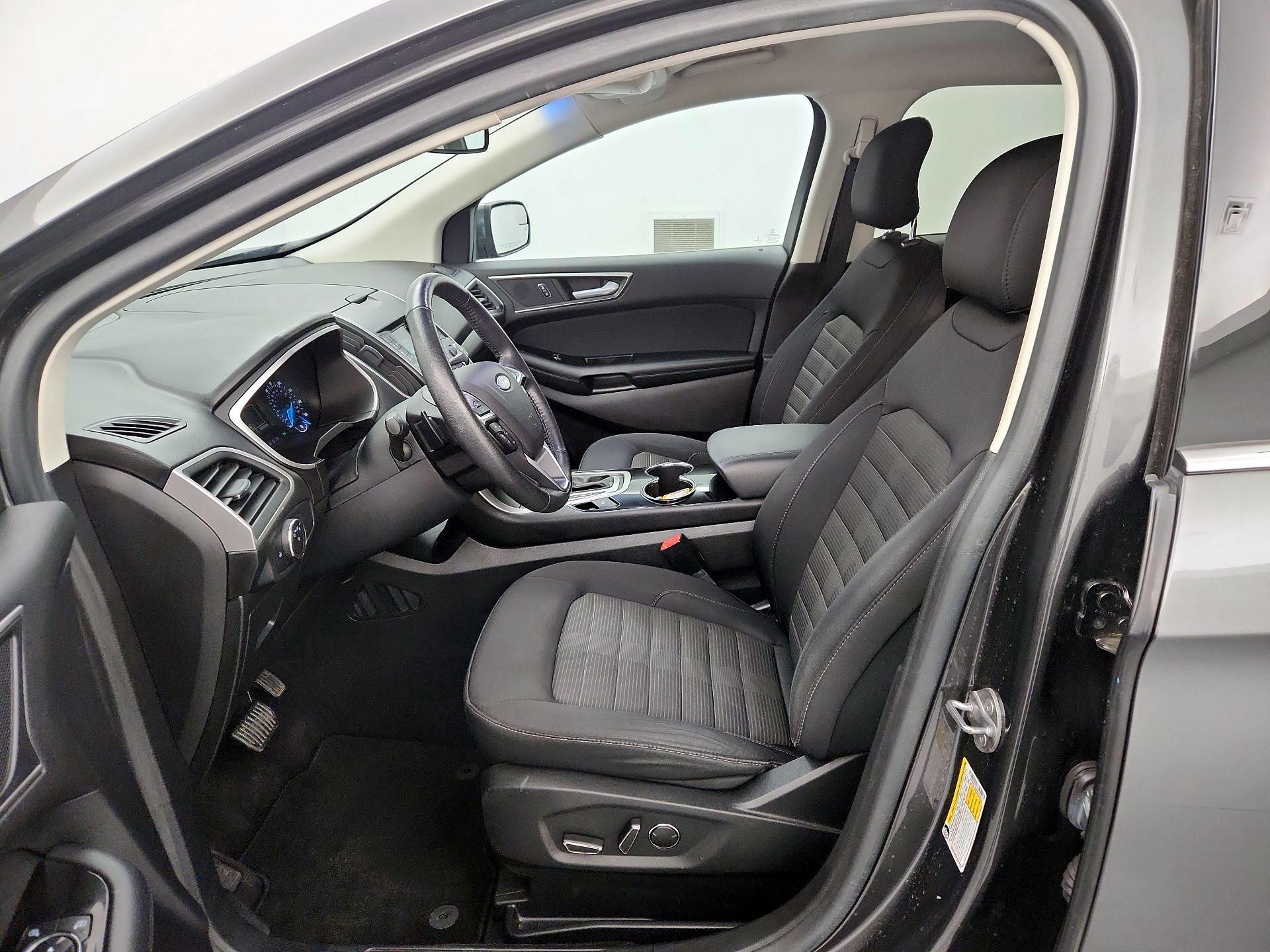 Thumbnail: 2016 Ford Edge - 11