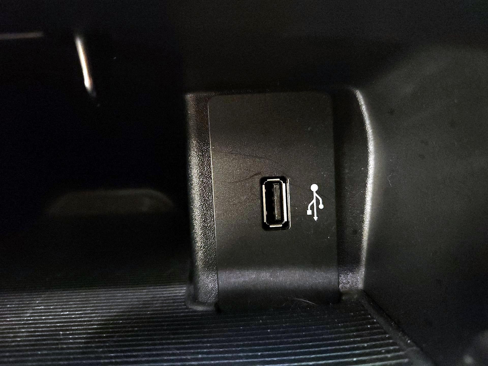 Thumbnail: 2016 Ford Edge - 18