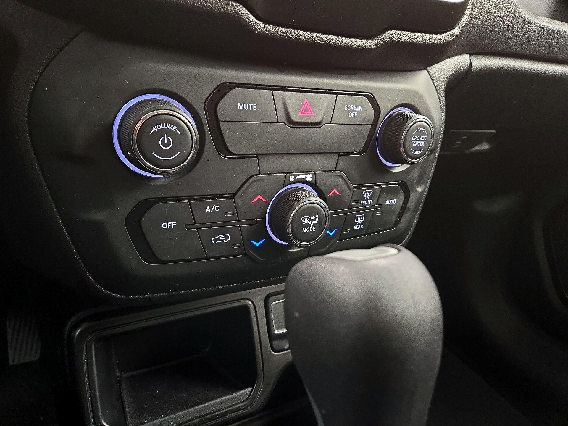 Thumbnail: 2018 Jeep Renegade - 16