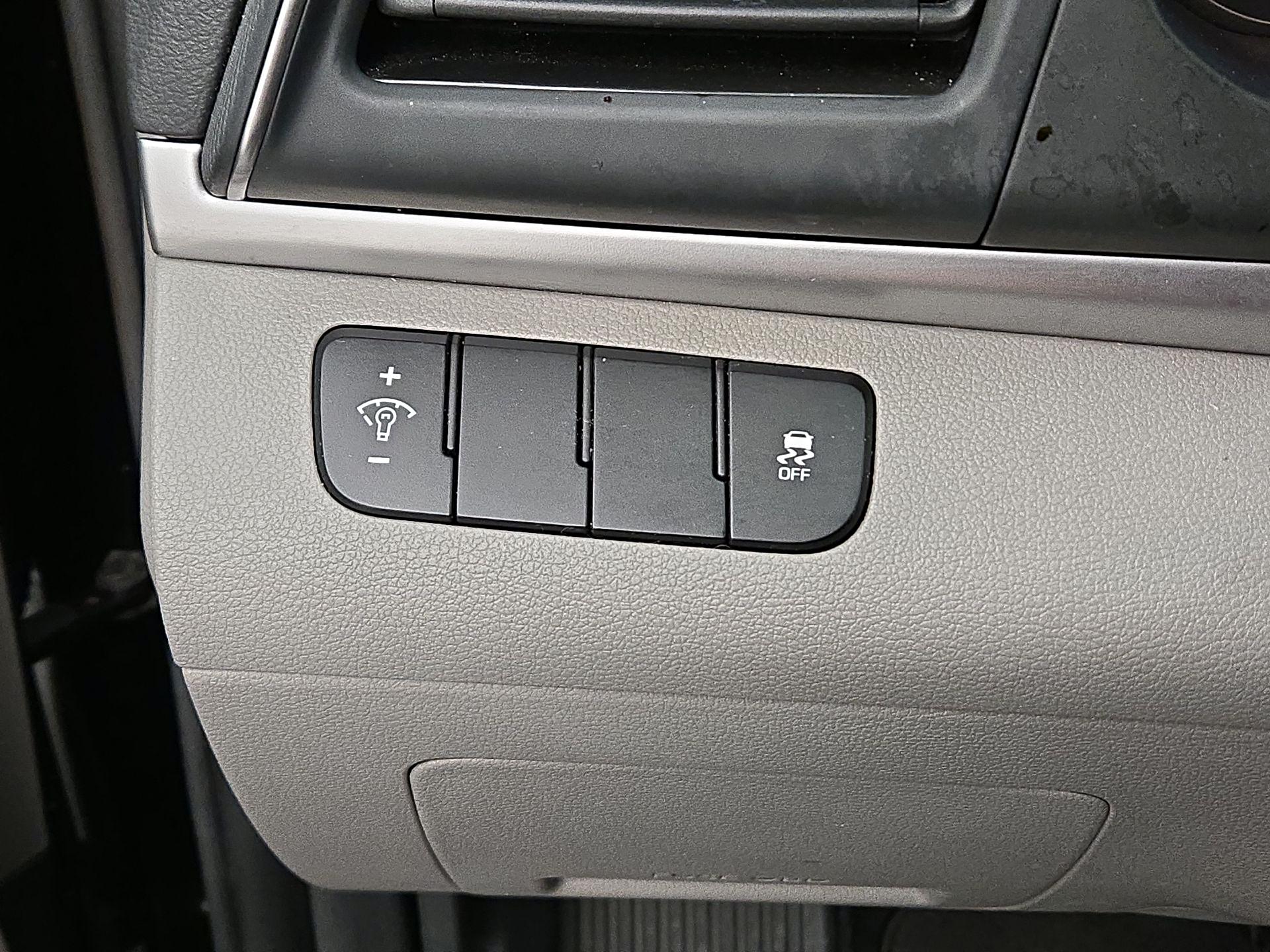 Thumbnail: 2019 Hyundai Elantra - 13