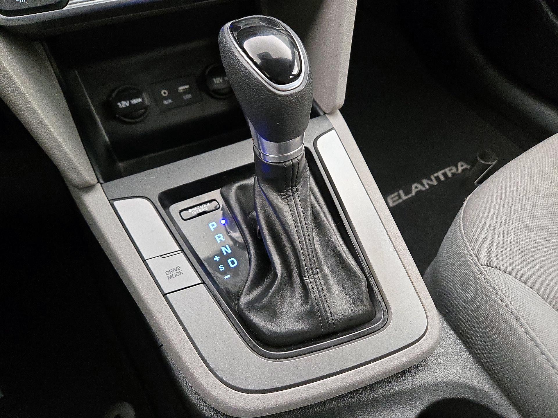 Thumbnail: 2019 Hyundai Elantra - 17