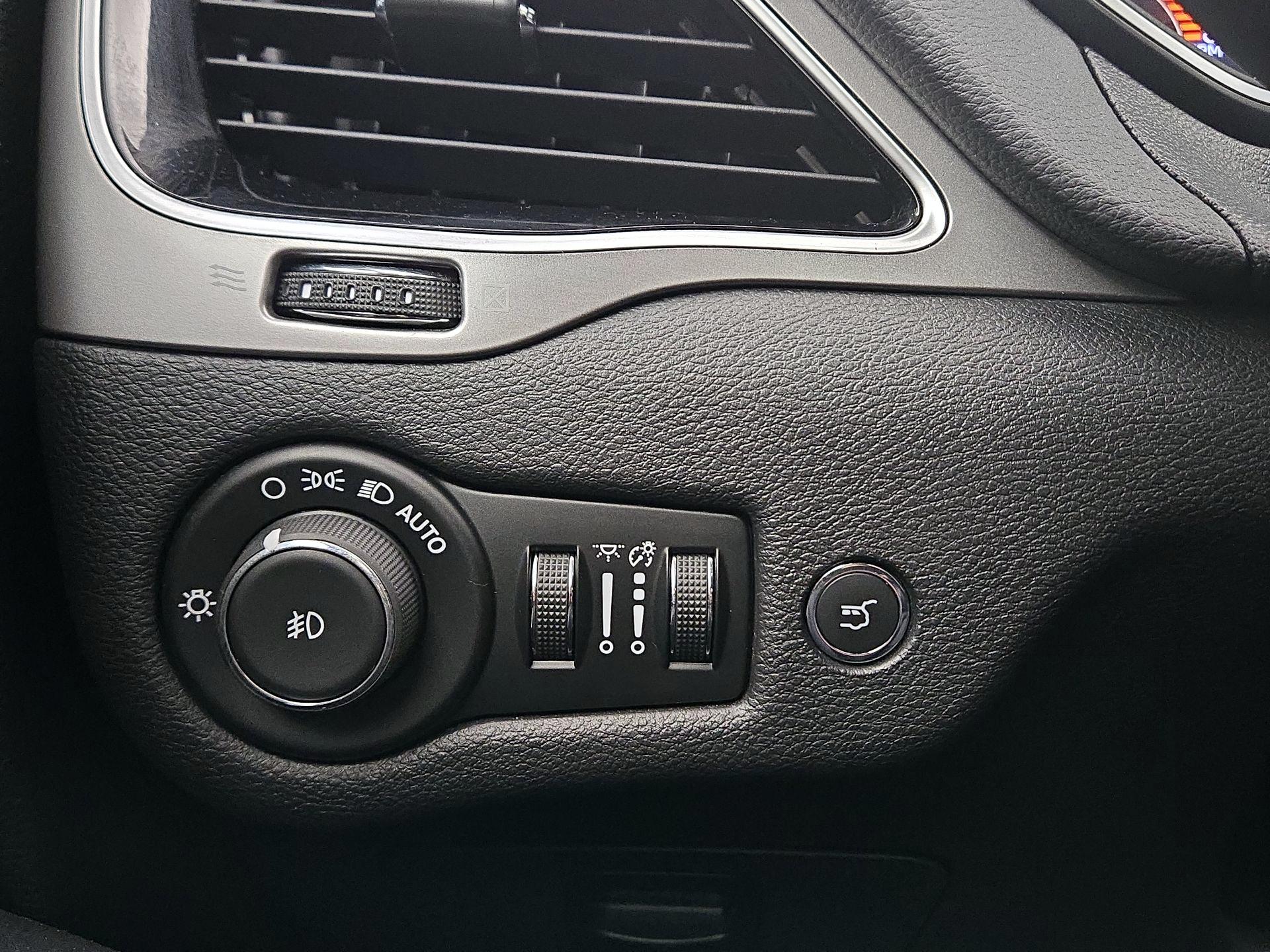 Thumbnail: 2019 Jeep Cherokee - 13