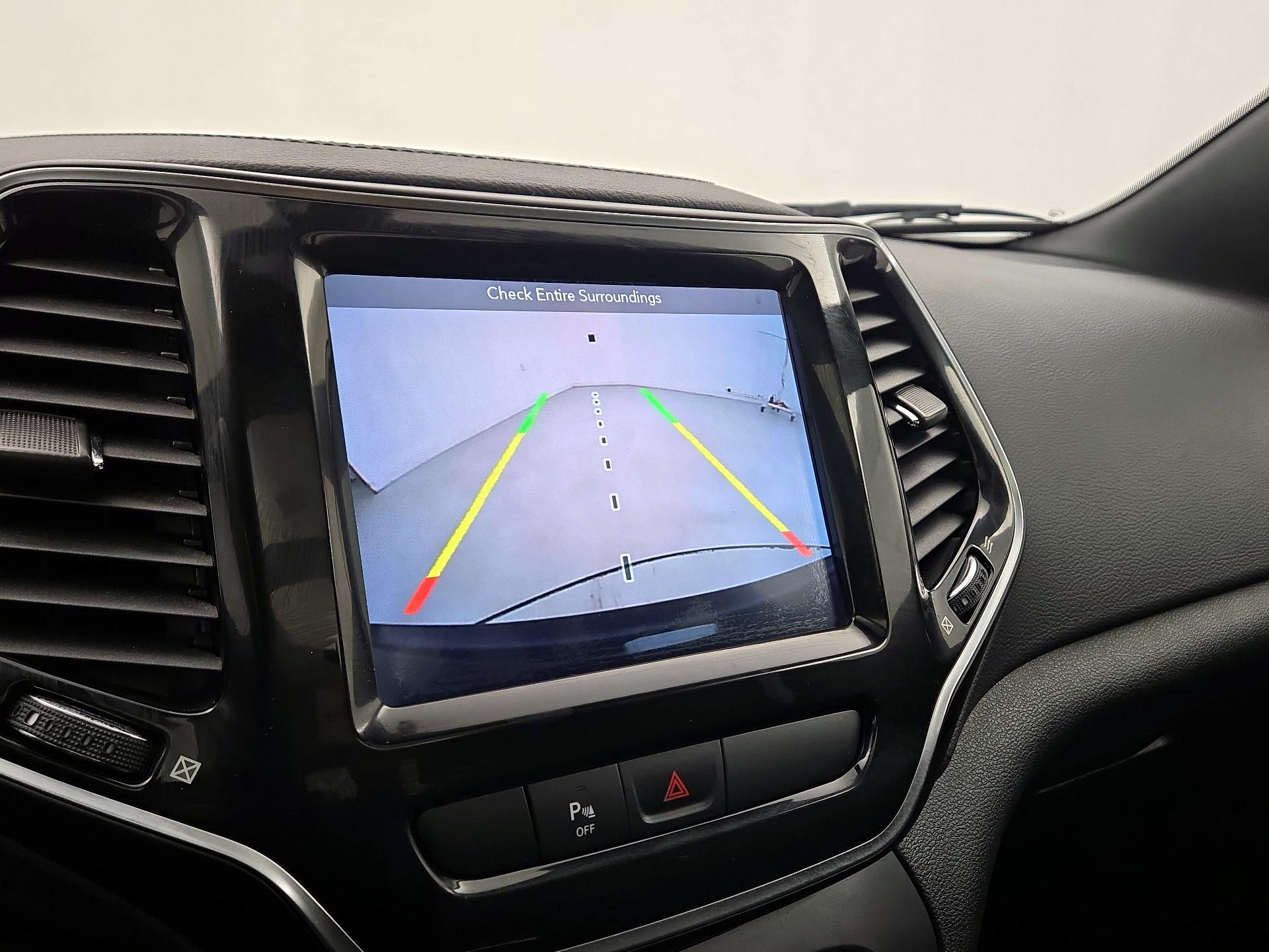 Thumbnail: 2019 Jeep Cherokee - 14