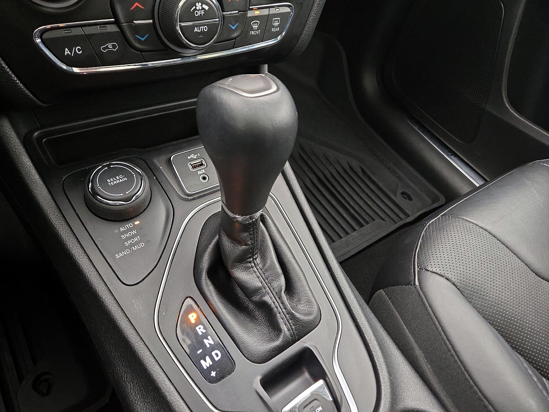 Thumbnail: 2019 Jeep Cherokee - 17