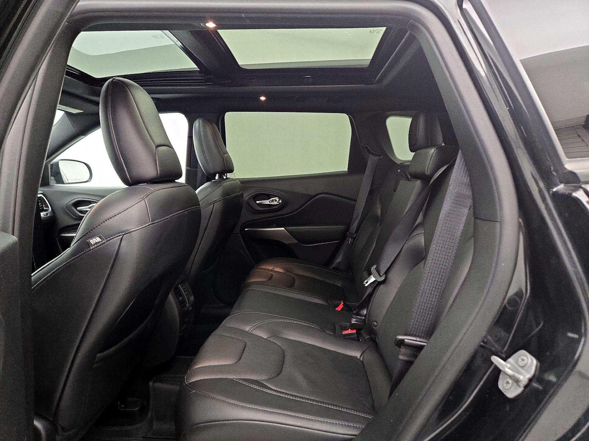 Thumbnail: 2019 Jeep Cherokee - 20