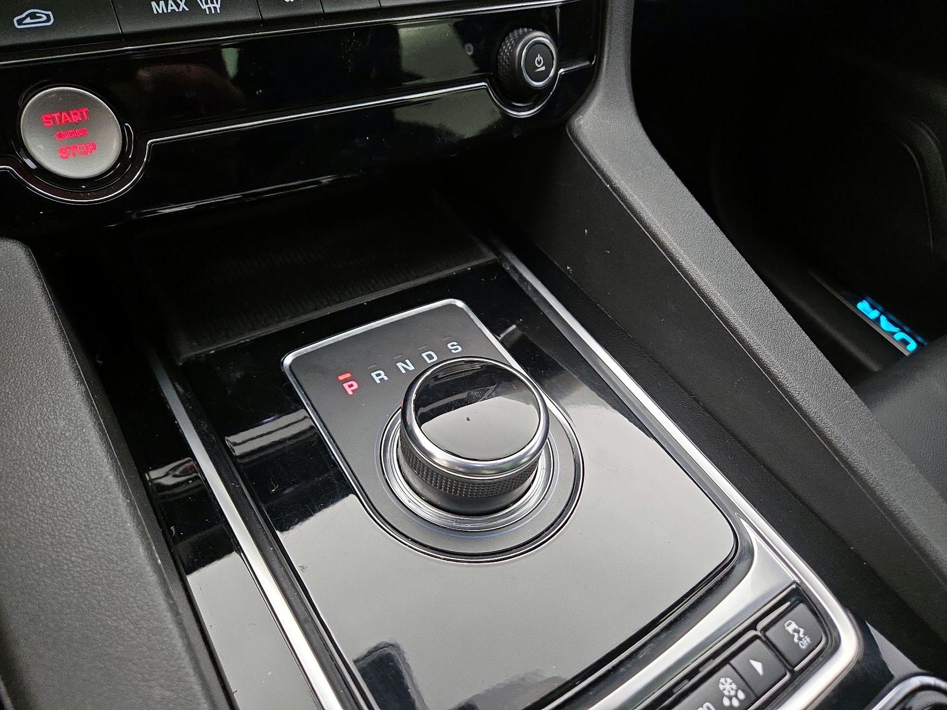 Thumbnail: 2019 Jaguar F-Pace - 17