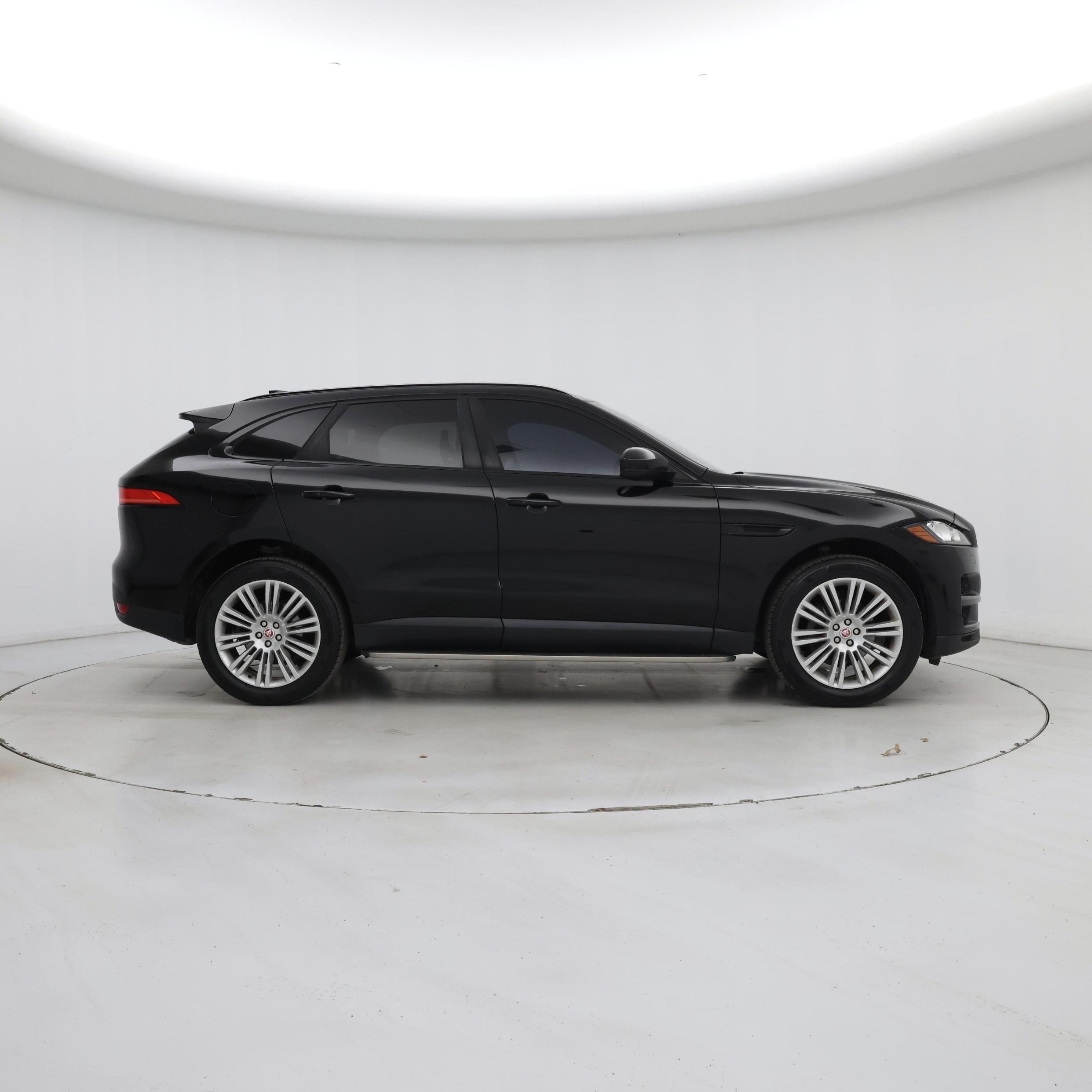 Thumbnail: 2019 Jaguar F-Pace - 7