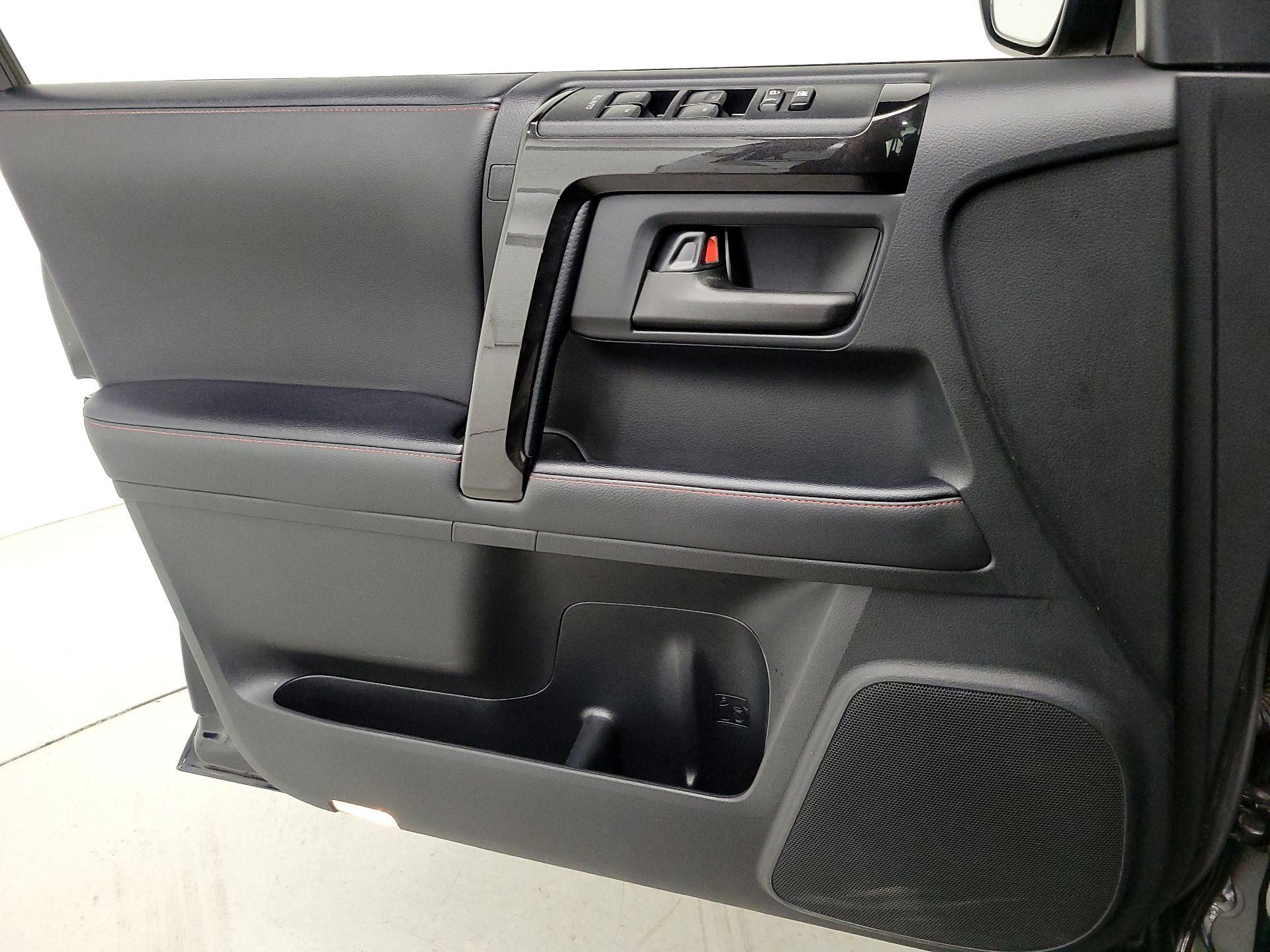 Thumbnail: 2020 Toyota 4Runner - 12