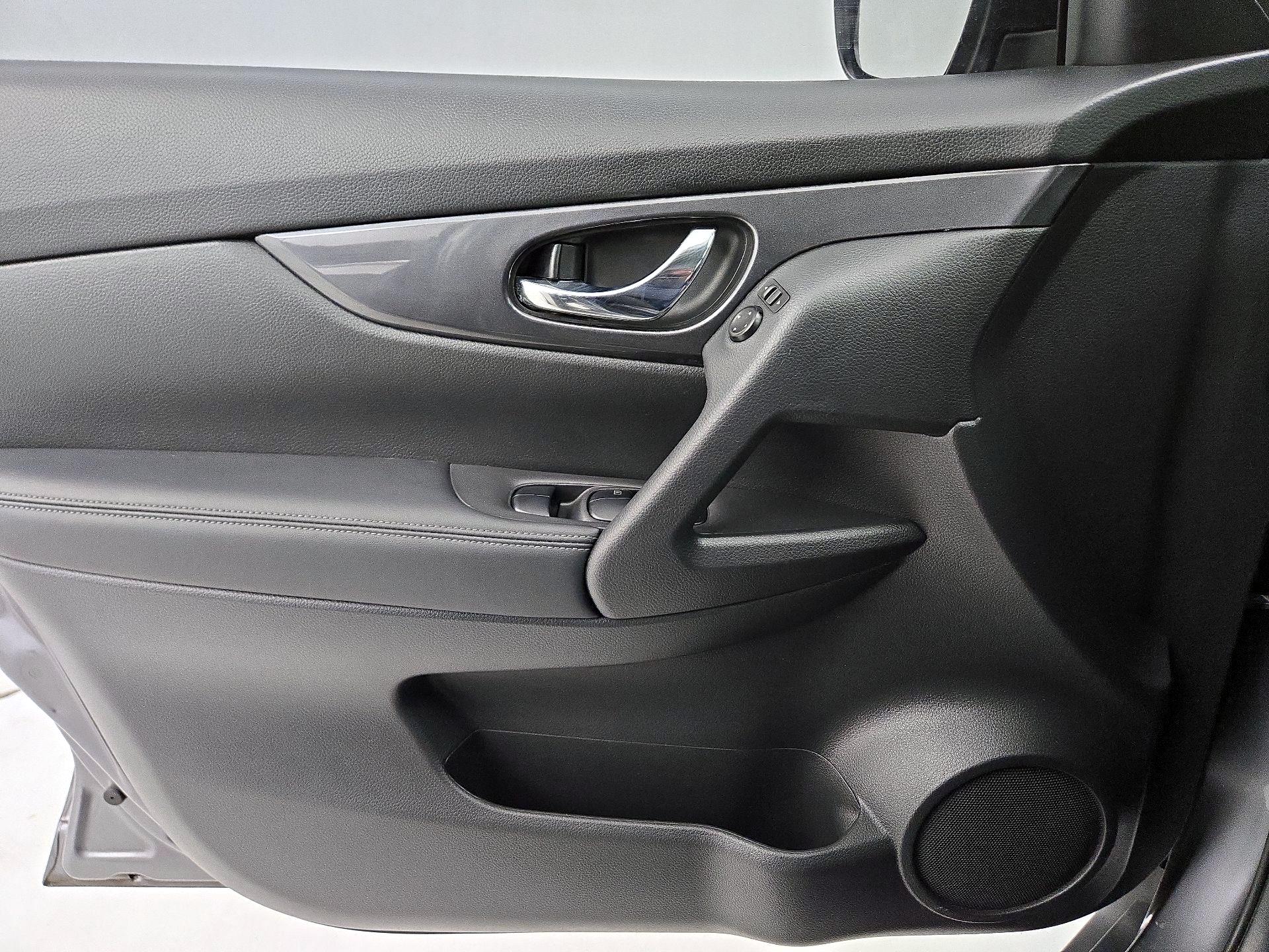 Thumbnail: 2019 Nissan Rogue - 12