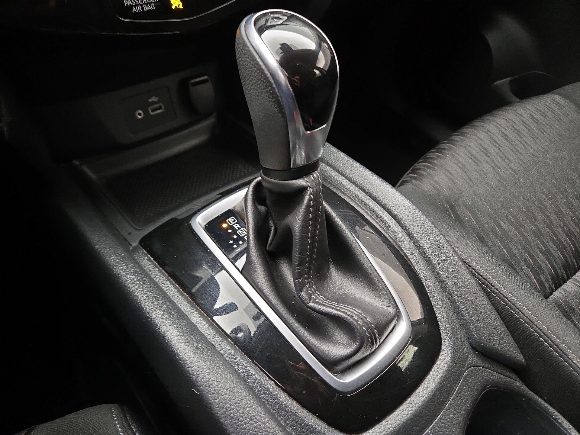 Thumbnail: 2019 Nissan Rogue - 17