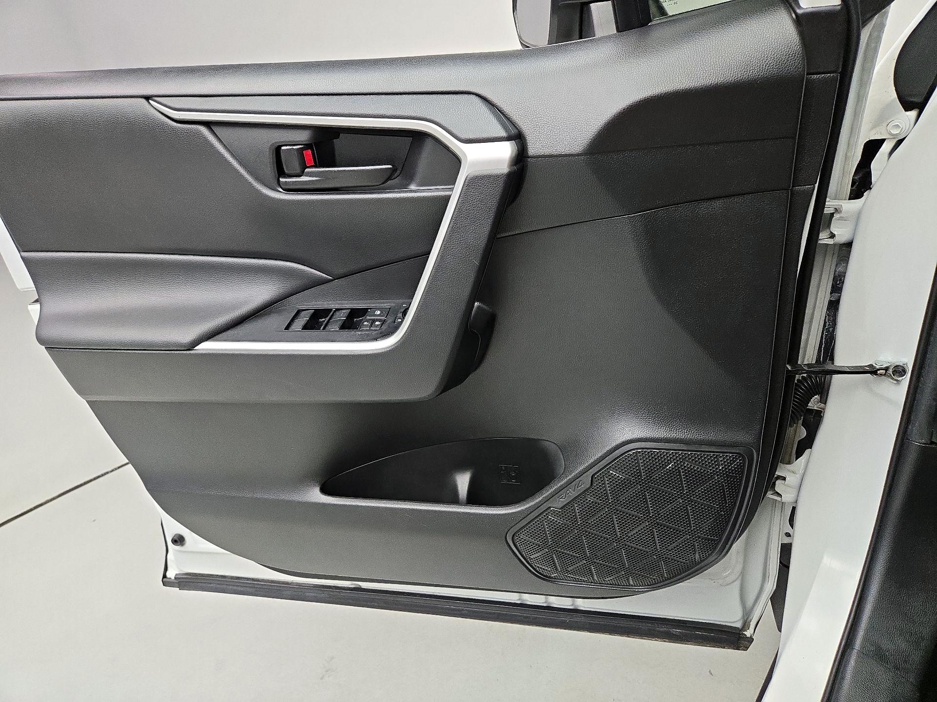 Thumbnail: 2021 Toyota RAV4 - 12