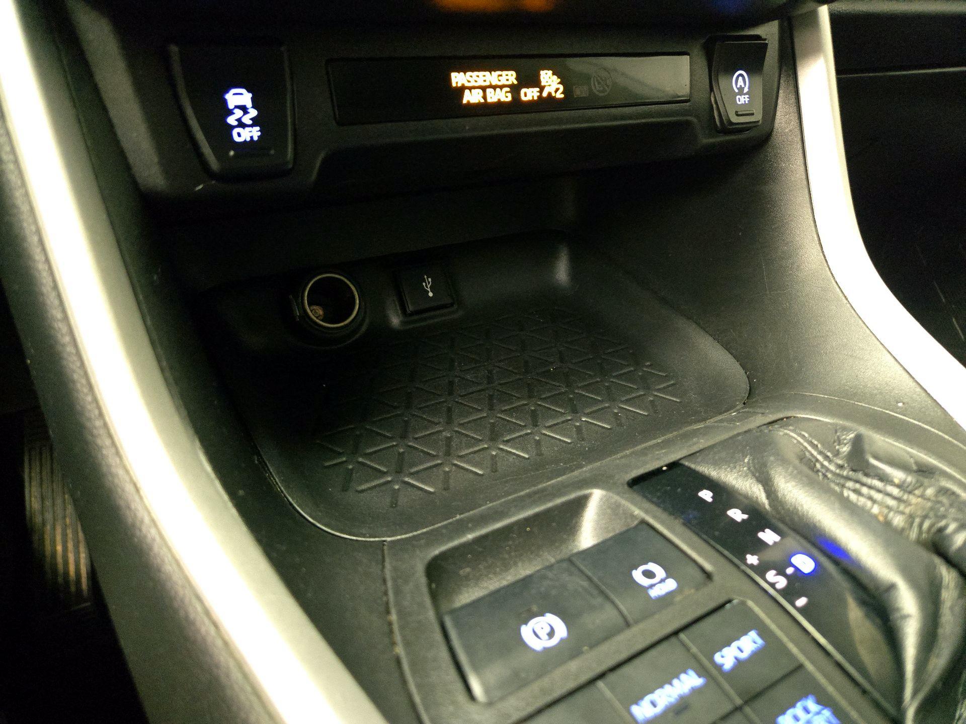 Thumbnail: 2021 Toyota RAV4 - 18