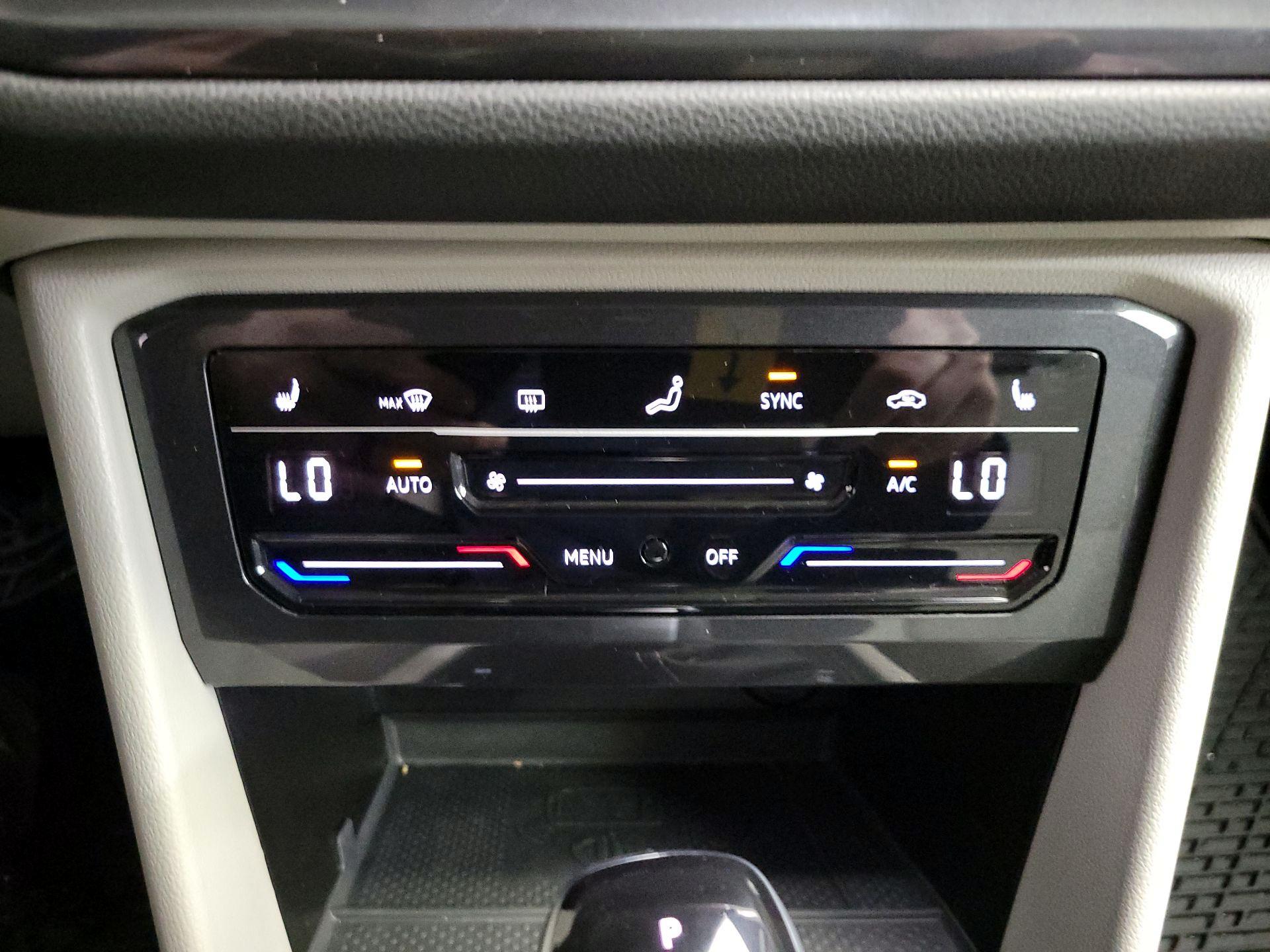 Thumbnail: 2024 Volkswagen Tiguan - 16