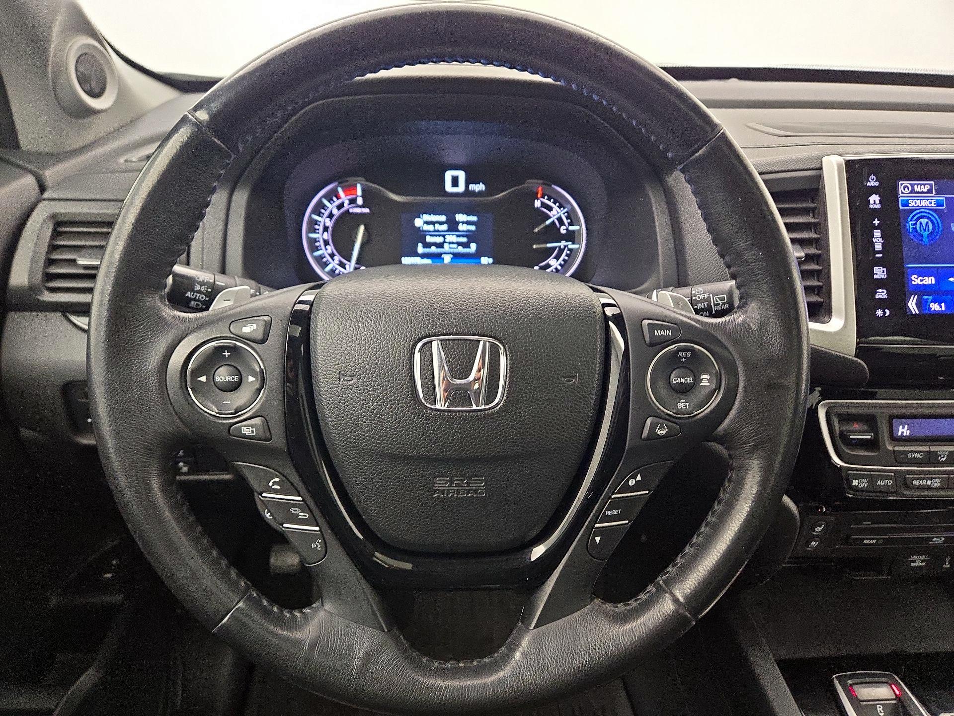 Thumbnail: 2017 Honda Pilot - 10