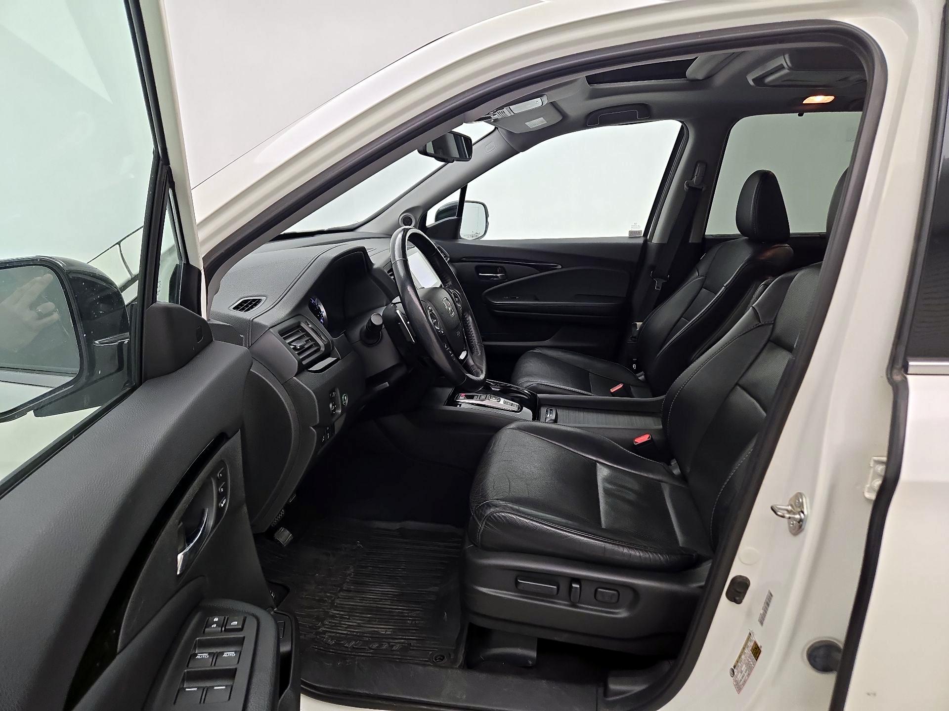 Thumbnail: 2017 Honda Pilot - 11