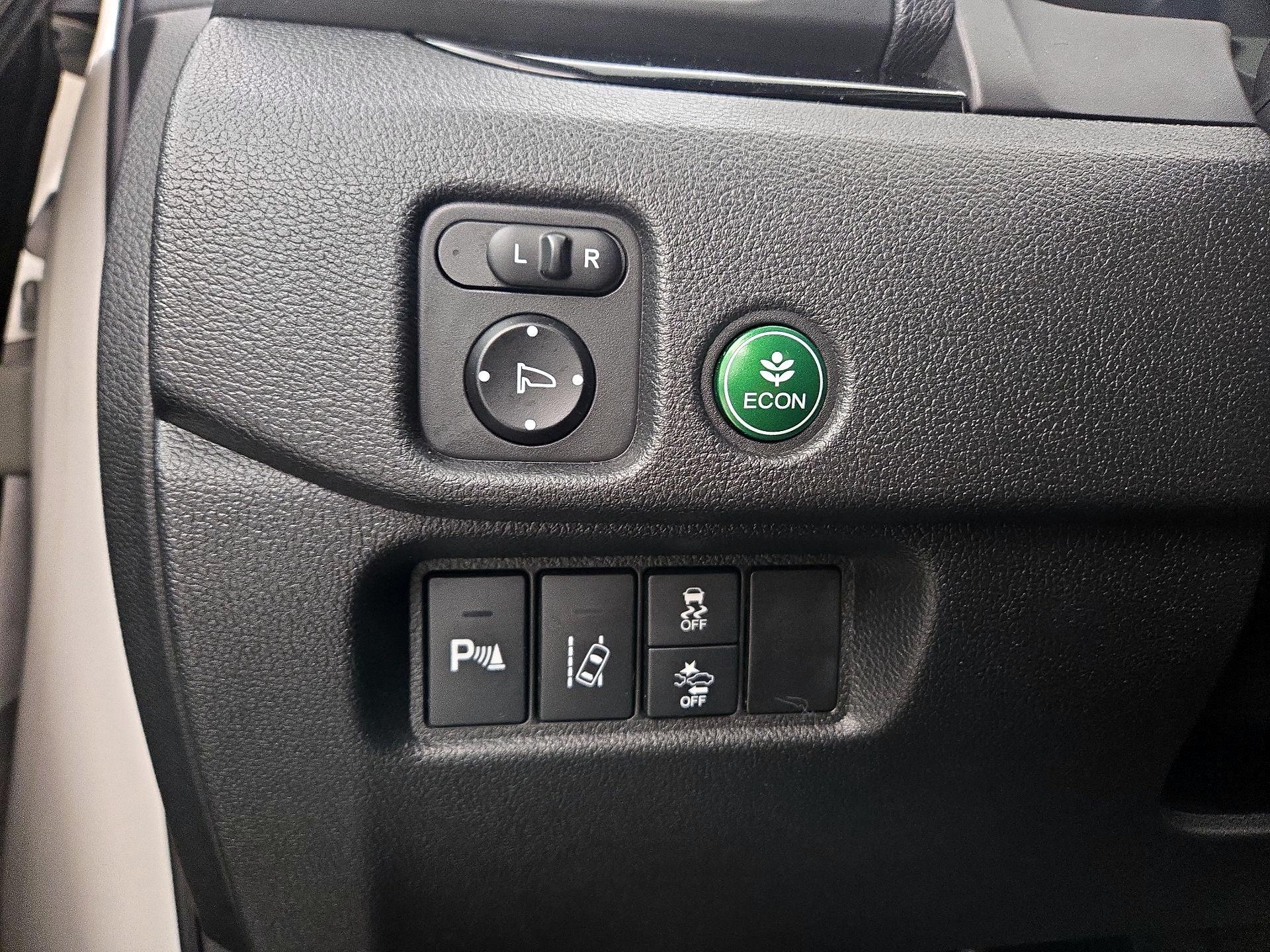 Thumbnail: 2017 Honda Pilot - 13