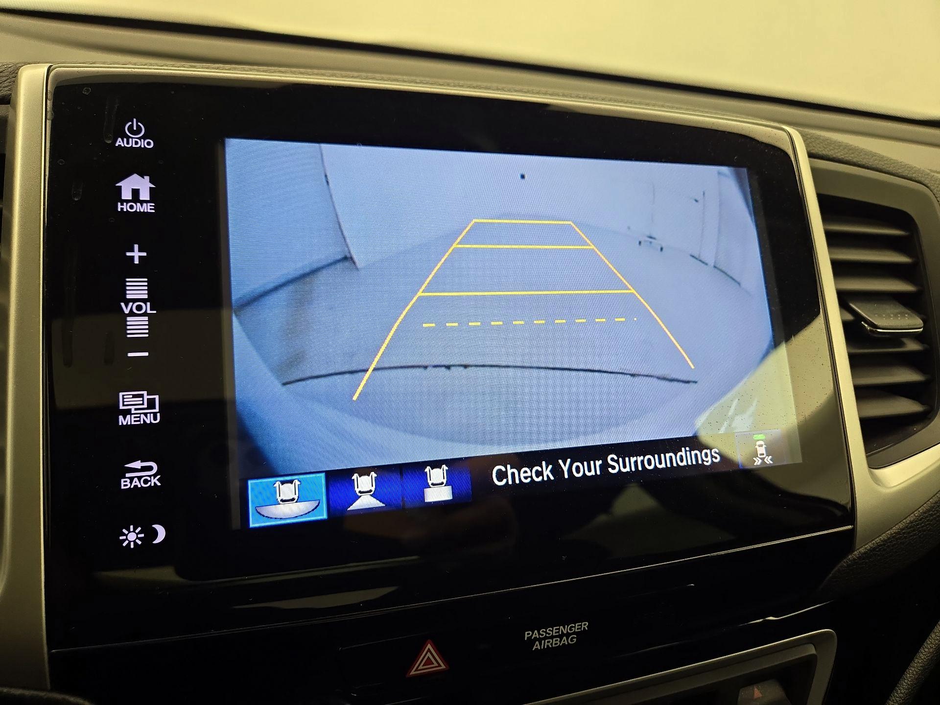 Thumbnail: 2017 Honda Pilot - 14