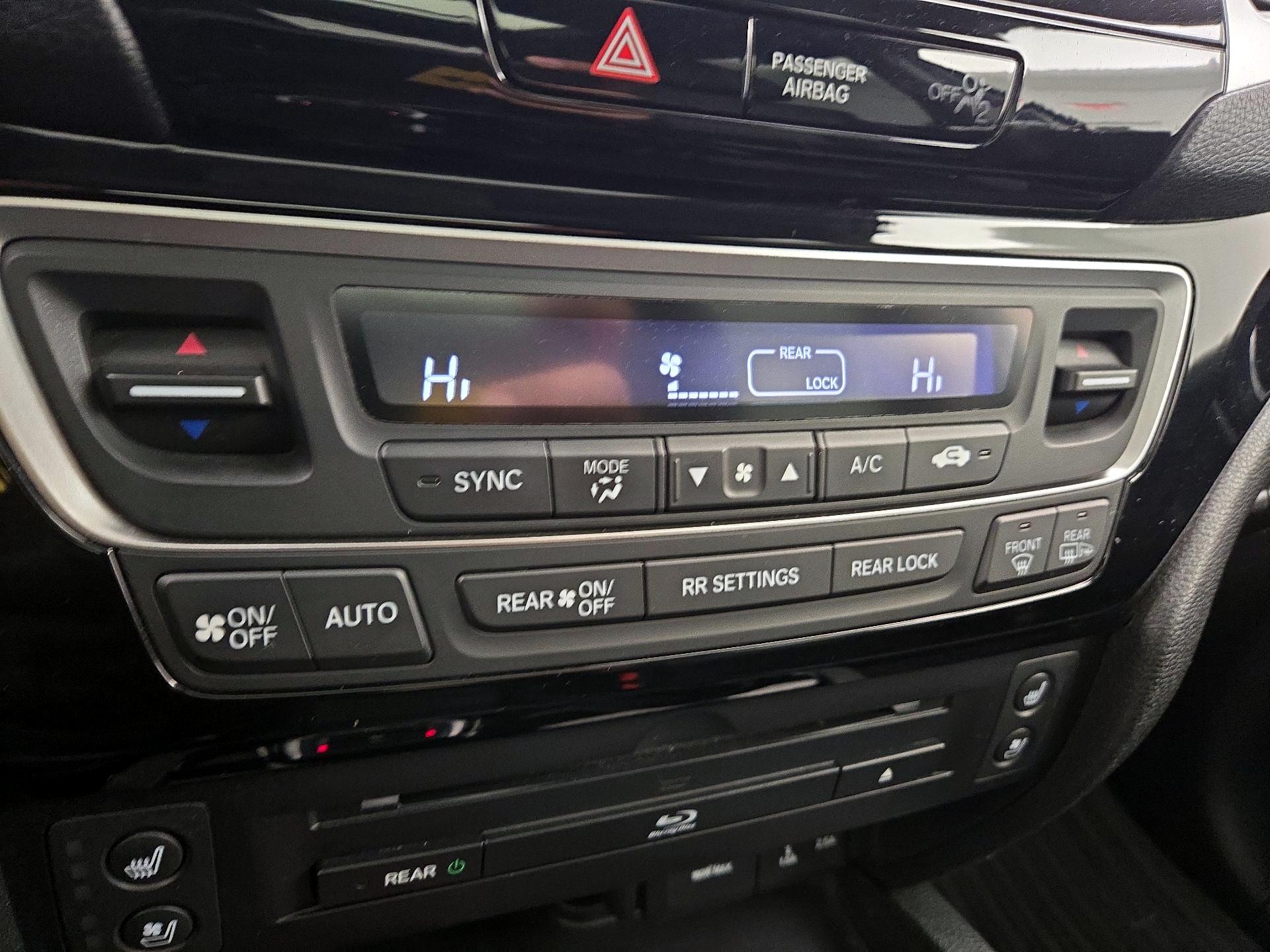 Thumbnail: 2017 Honda Pilot - 16