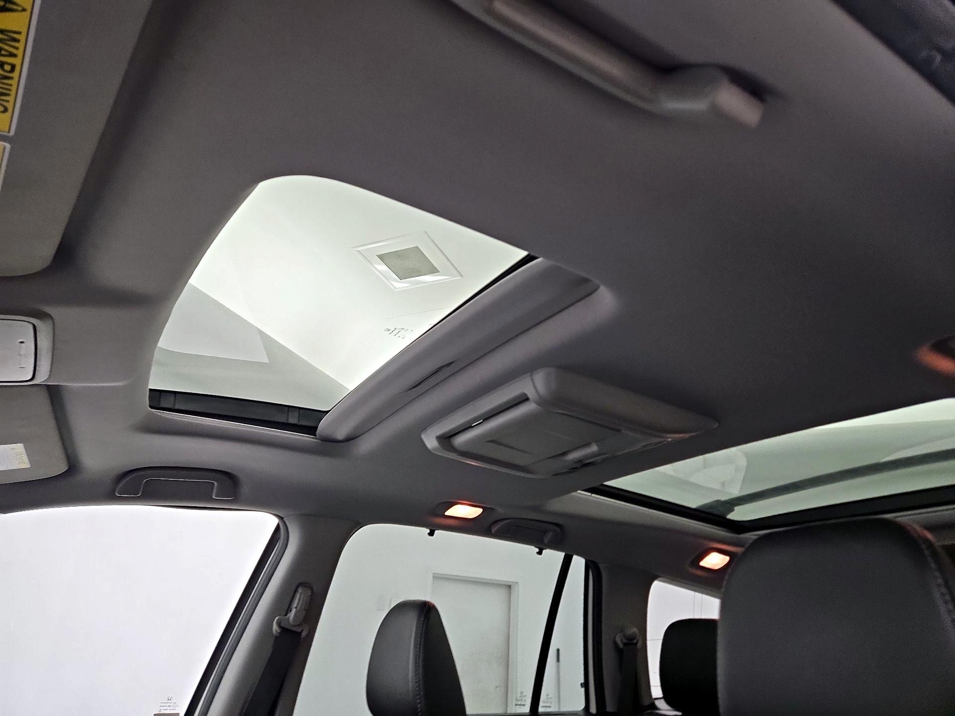 Thumbnail: 2017 Honda Pilot - 19