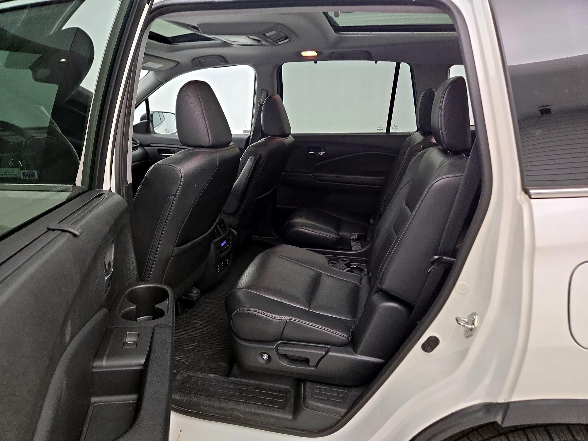 Thumbnail: 2017 Honda Pilot - 20