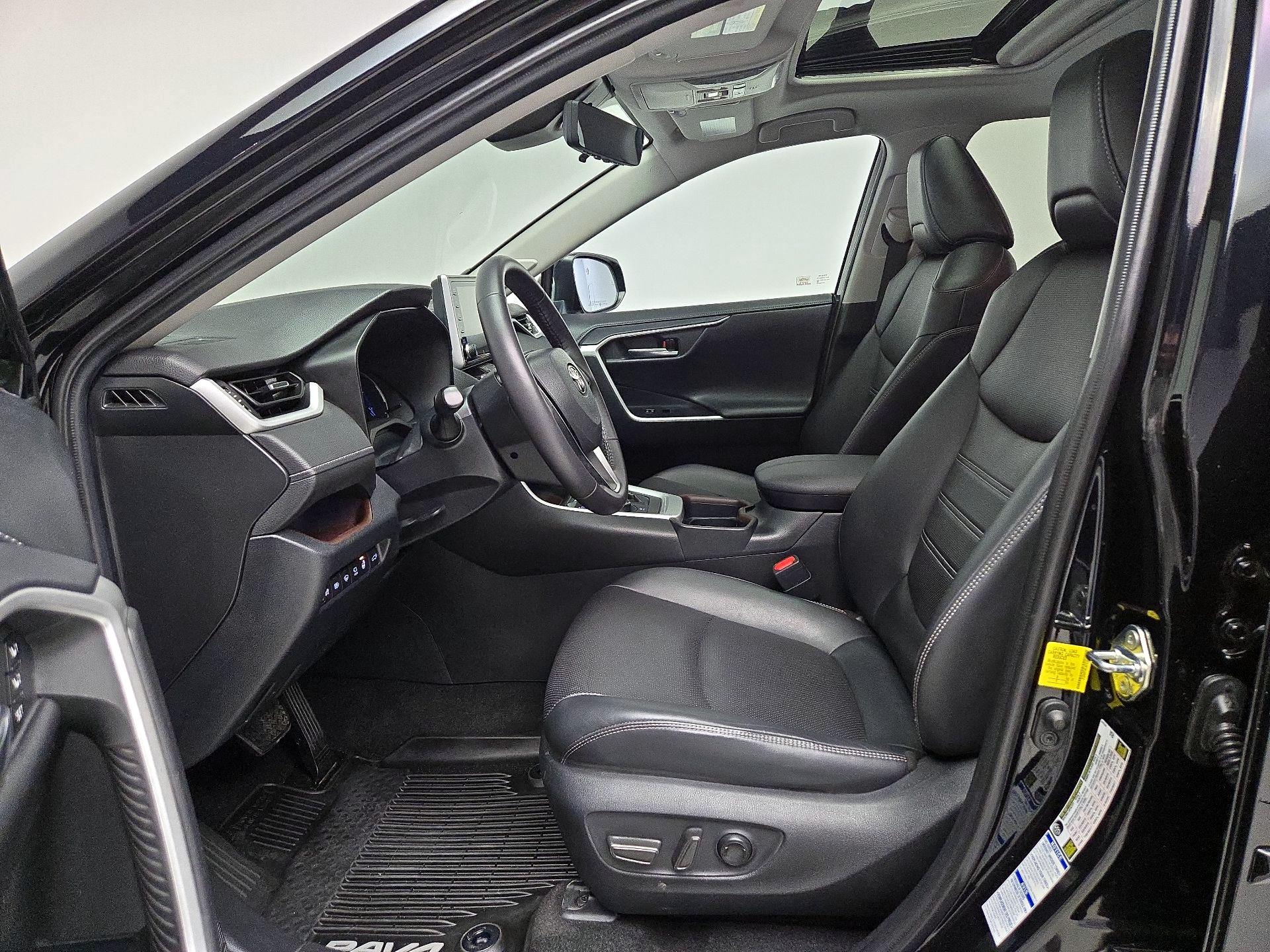 Thumbnail: 2020 Toyota RAV4 - 11