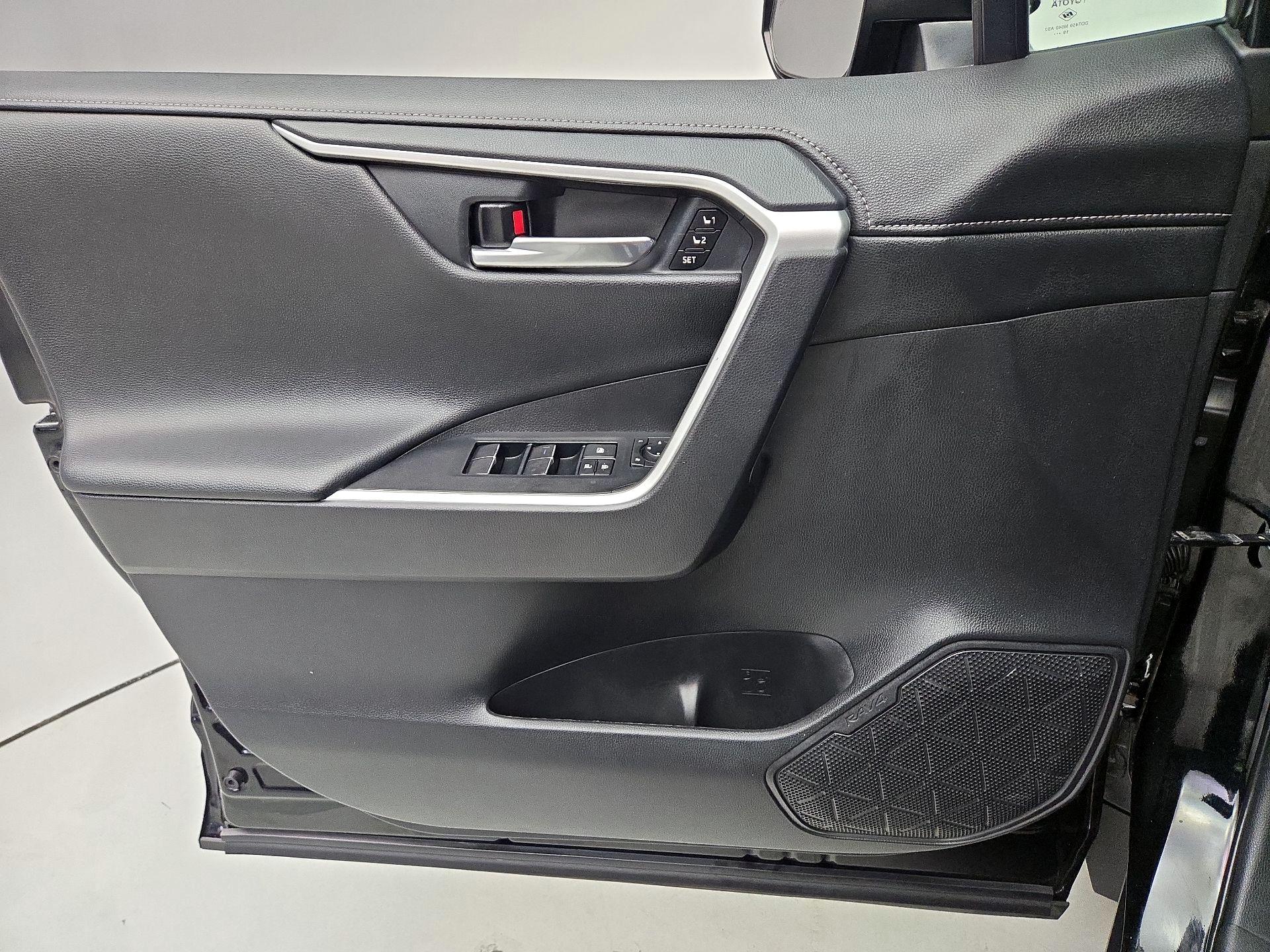 Thumbnail: 2020 Toyota RAV4 - 12