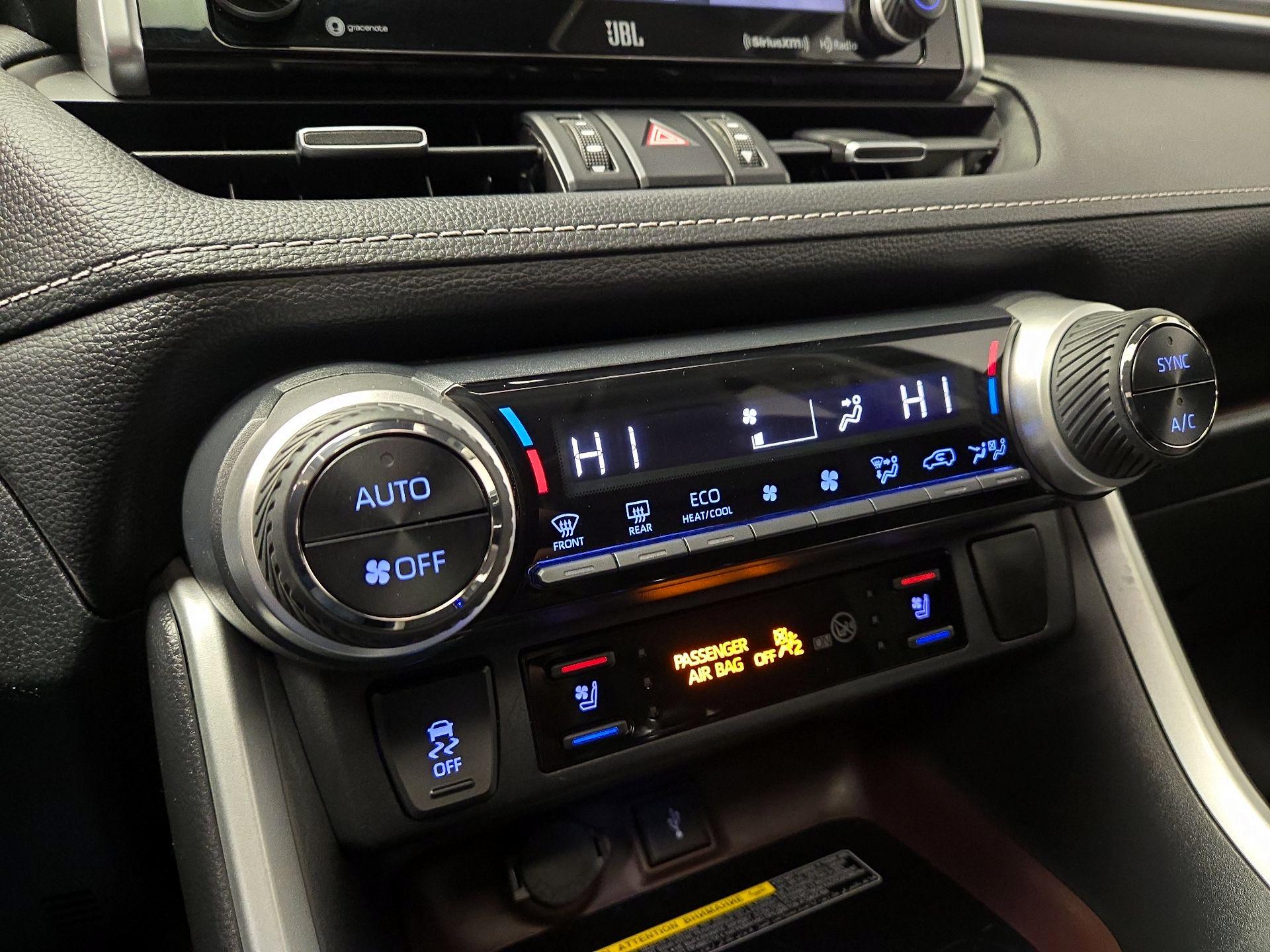 Thumbnail: 2020 Toyota RAV4 - 17