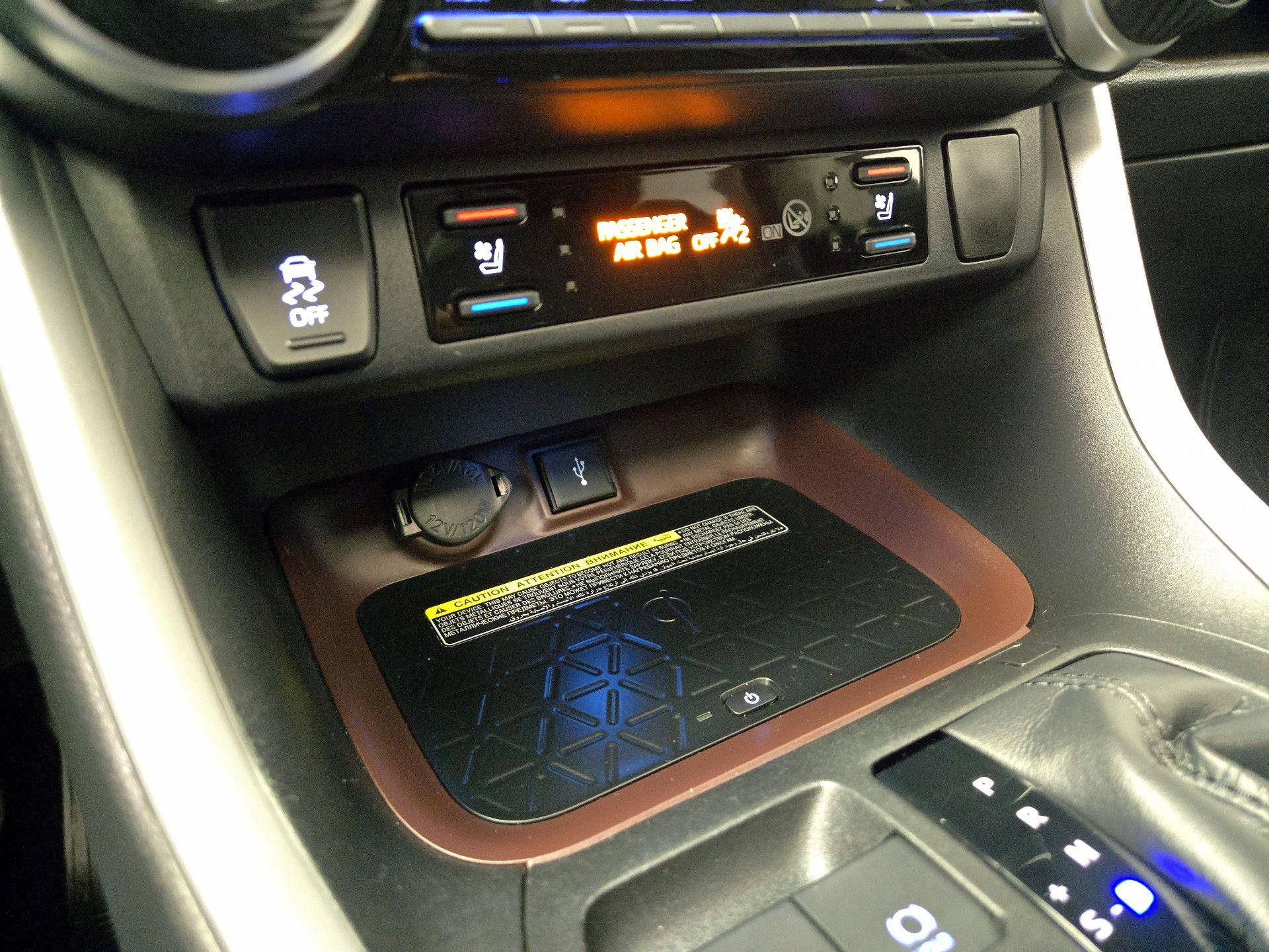 Thumbnail: 2020 Toyota RAV4 - 19