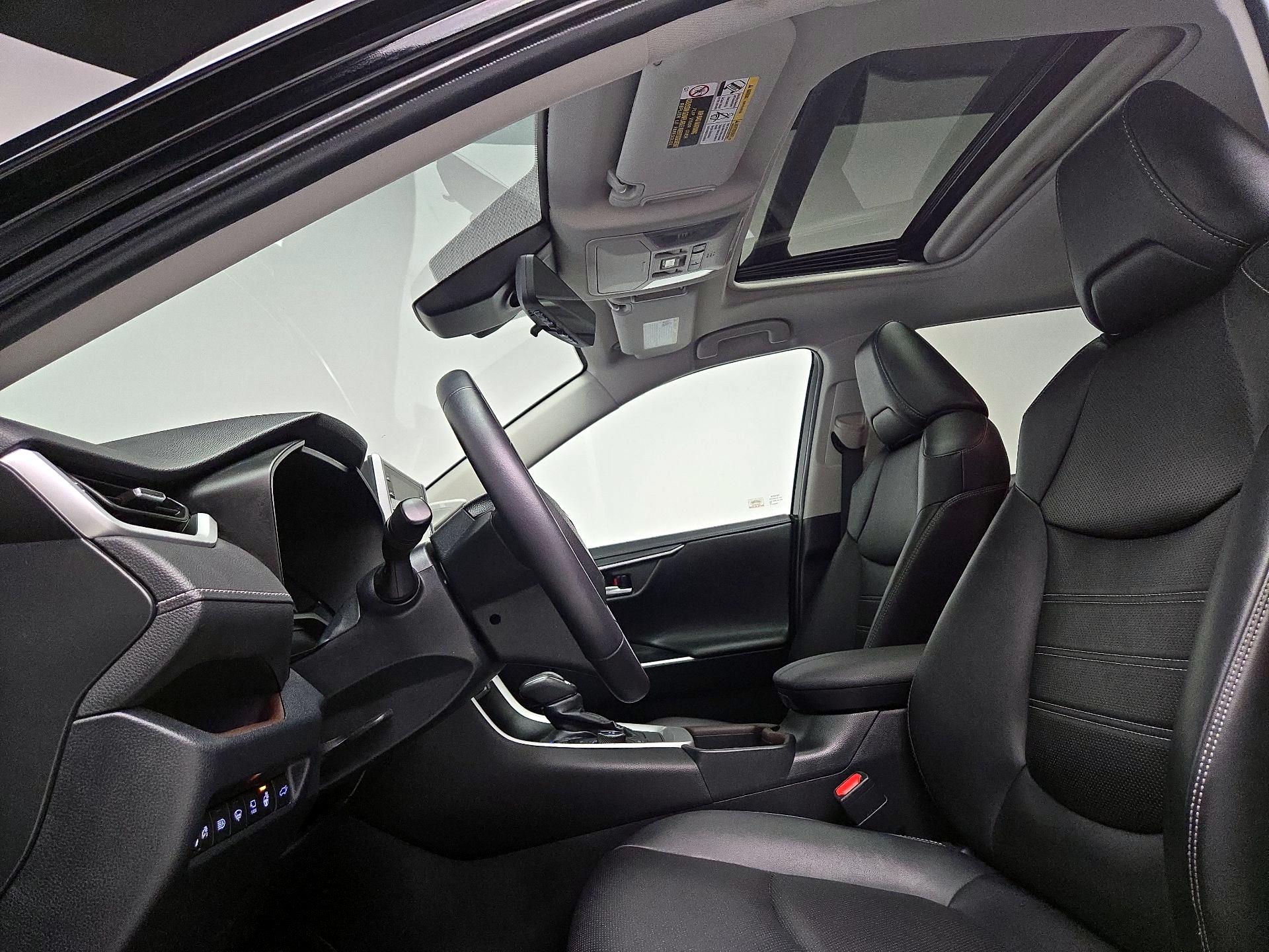 Thumbnail: 2020 Toyota RAV4 - 20