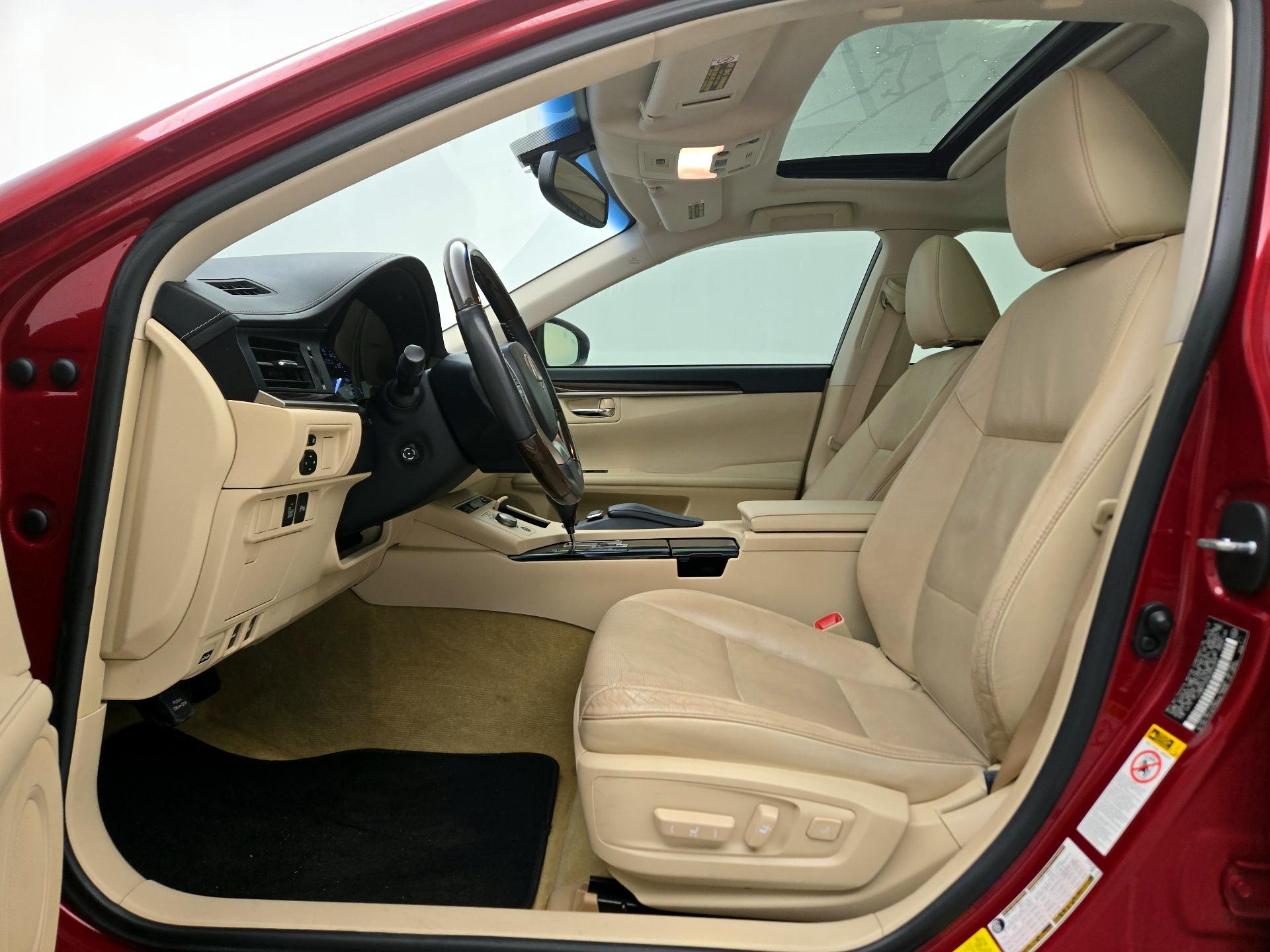 Thumbnail: 2014 Lexus ES - 11