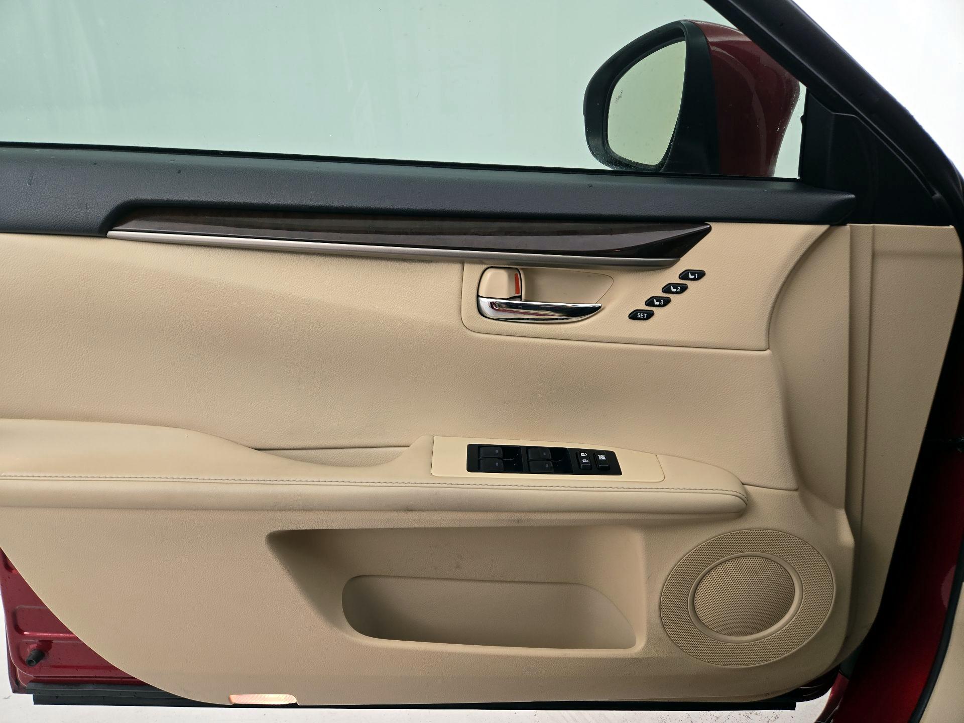 Thumbnail: 2014 Lexus ES - 12