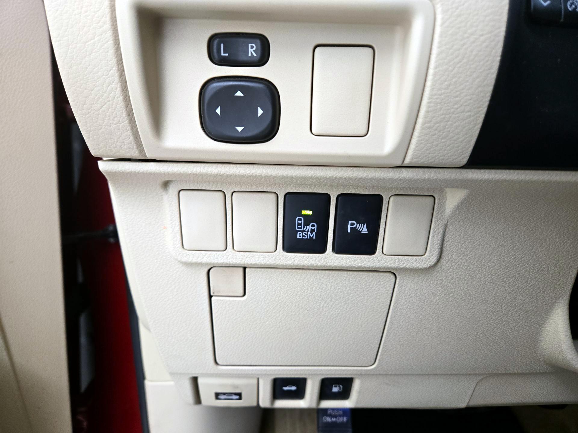 Thumbnail: 2014 Lexus ES - 13