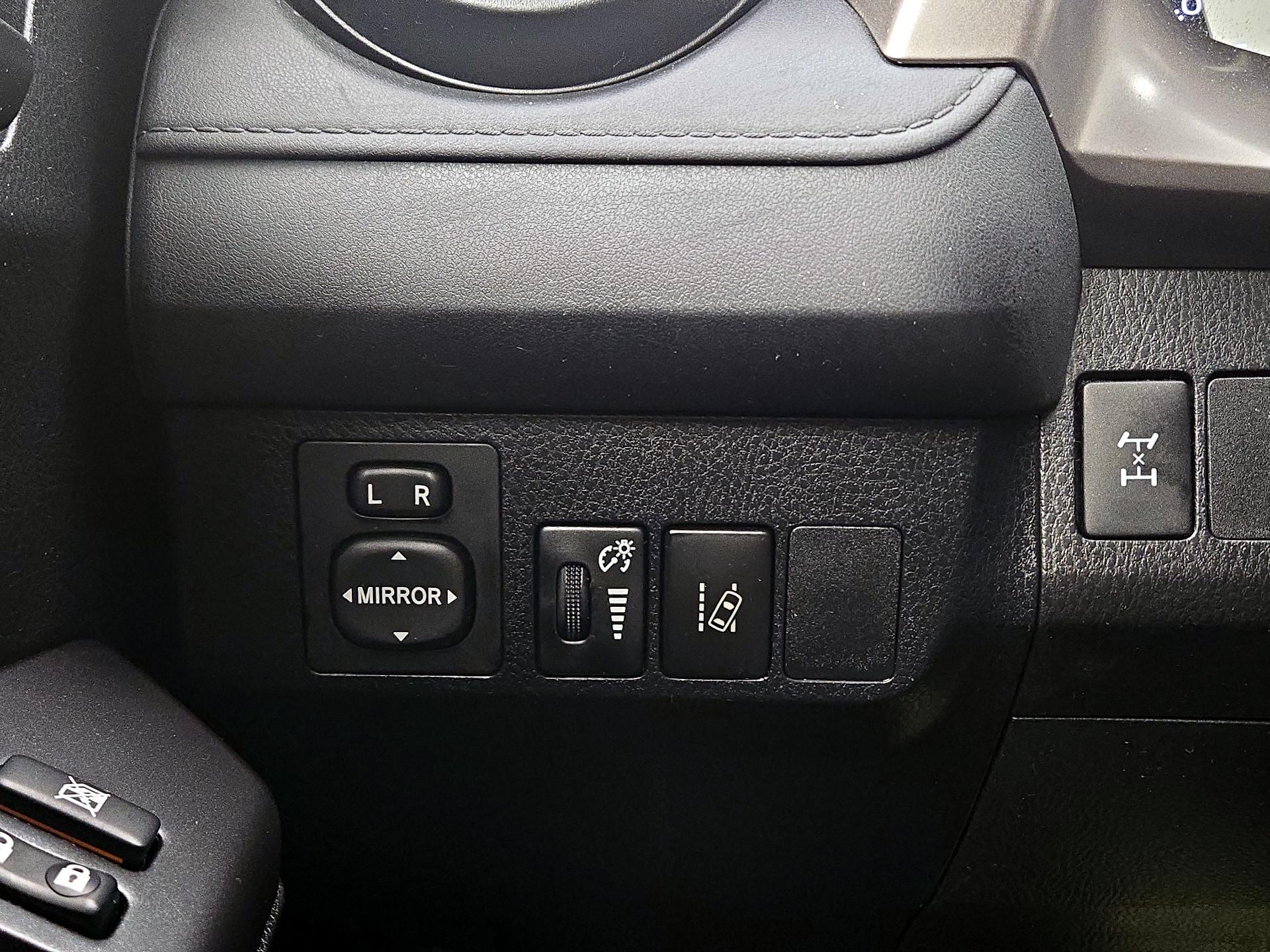 Thumbnail: 2018 Toyota RAV4 - 13